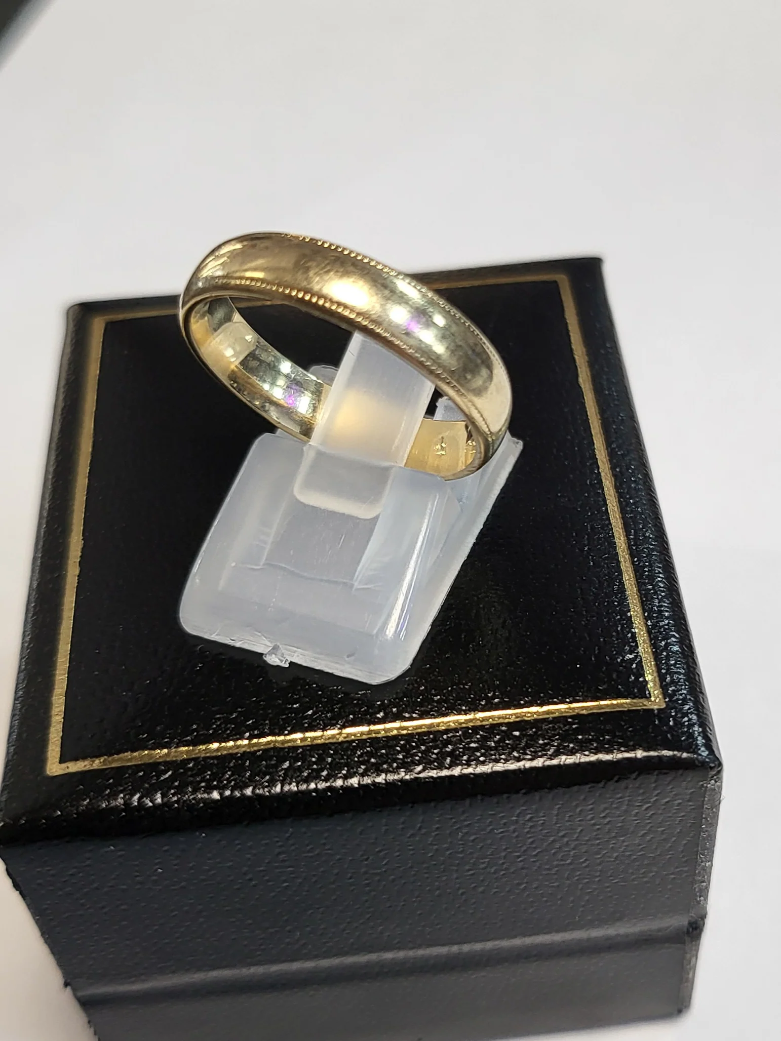 9ct Yellow Gold Band Ring with Patterned Edges - Size R - 4.35G