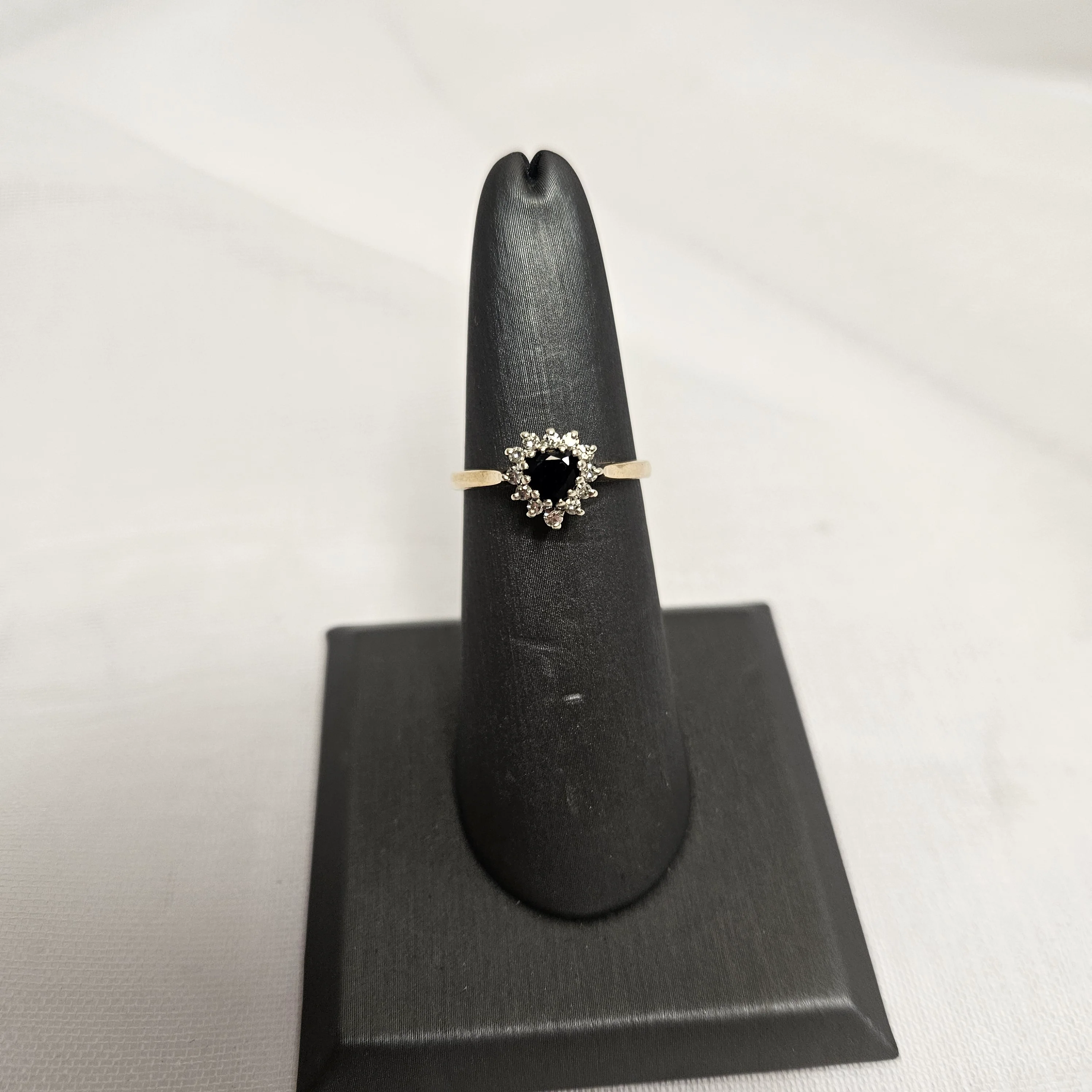 9ct Yellow Gold Black Stone Ring - Size M