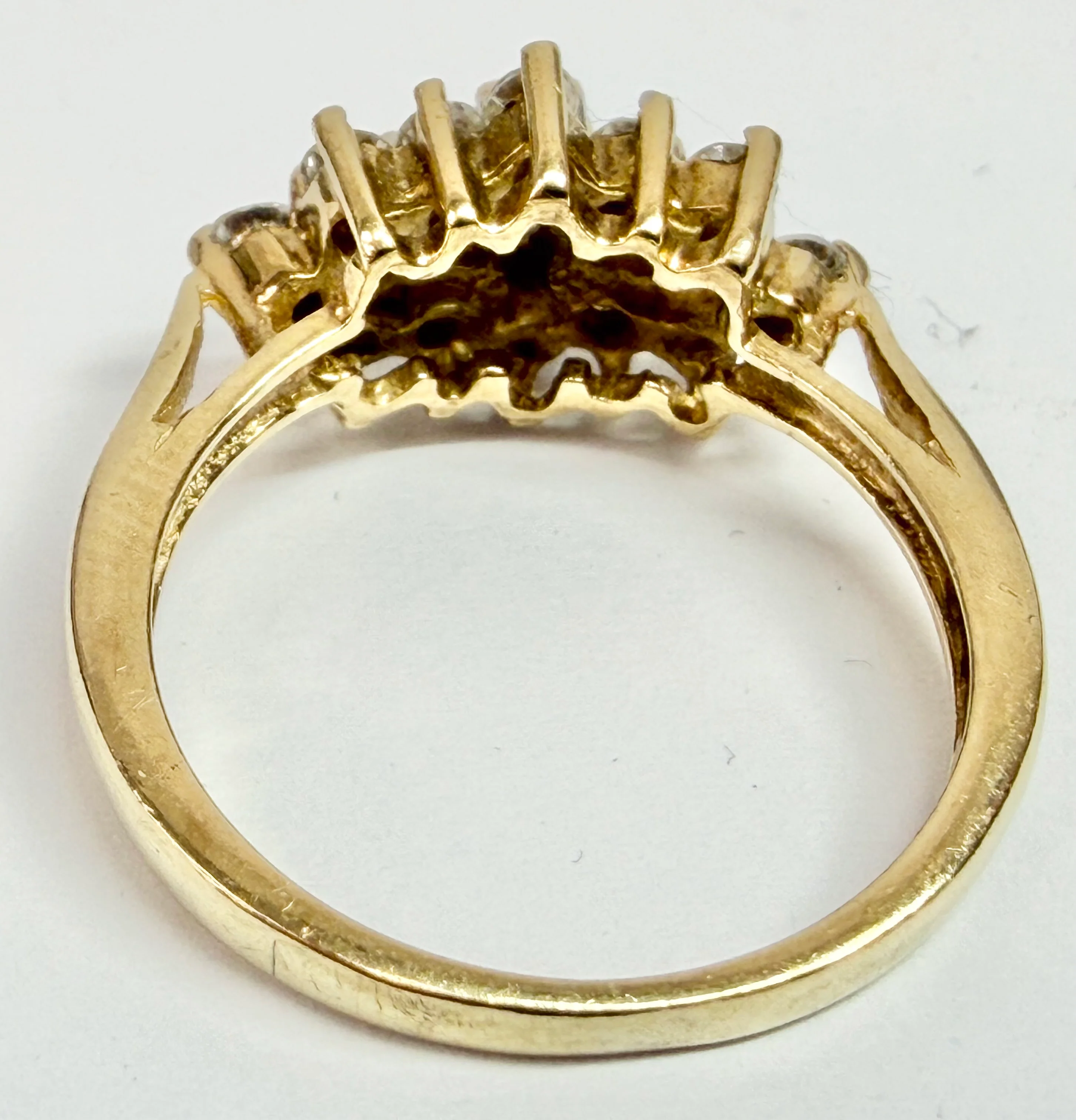 9ct yellow gold cluster ring size M 1/2 - Image 3