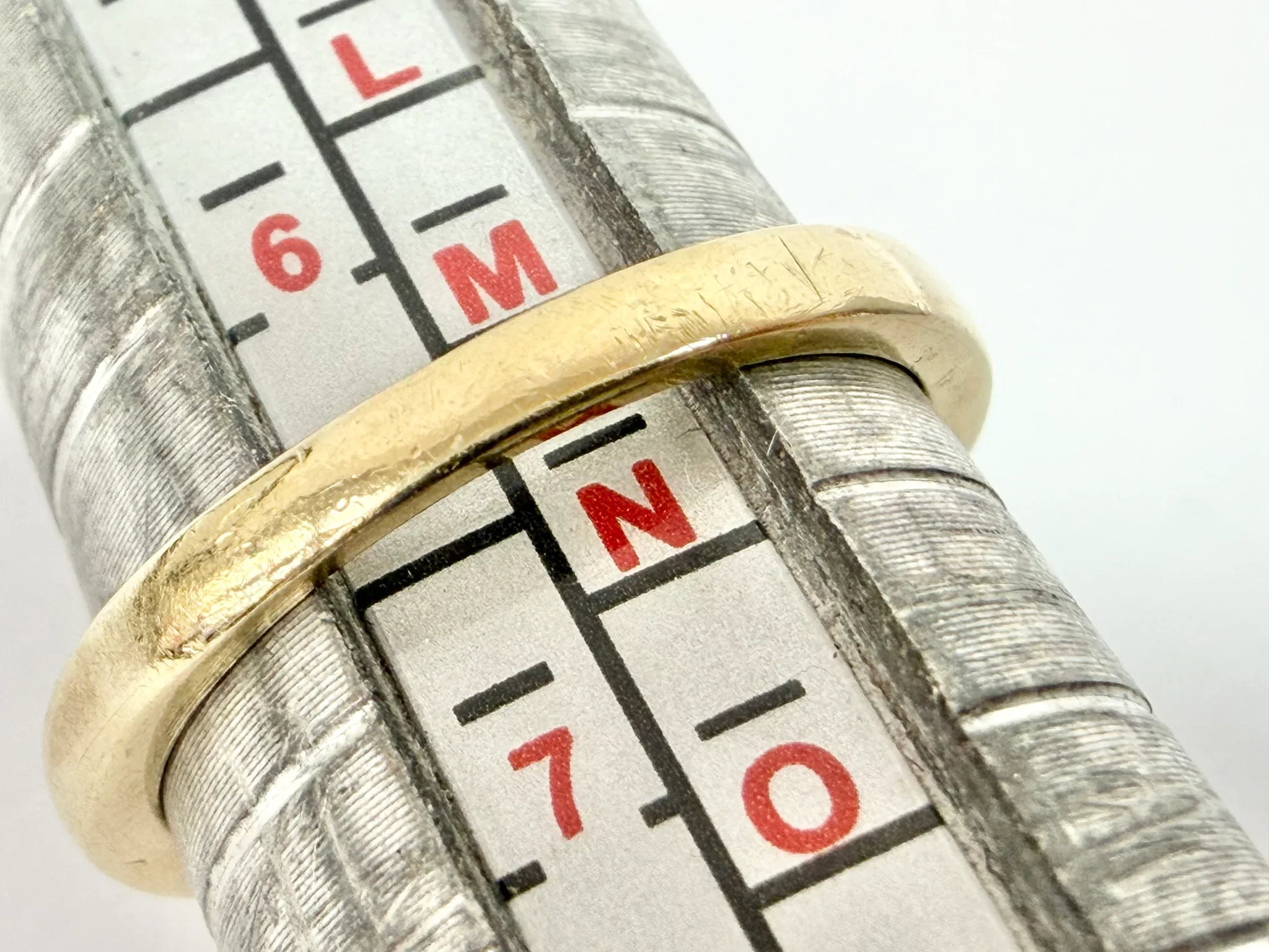 9ct yellow gold cluster ring size M 1/2 - Image 4