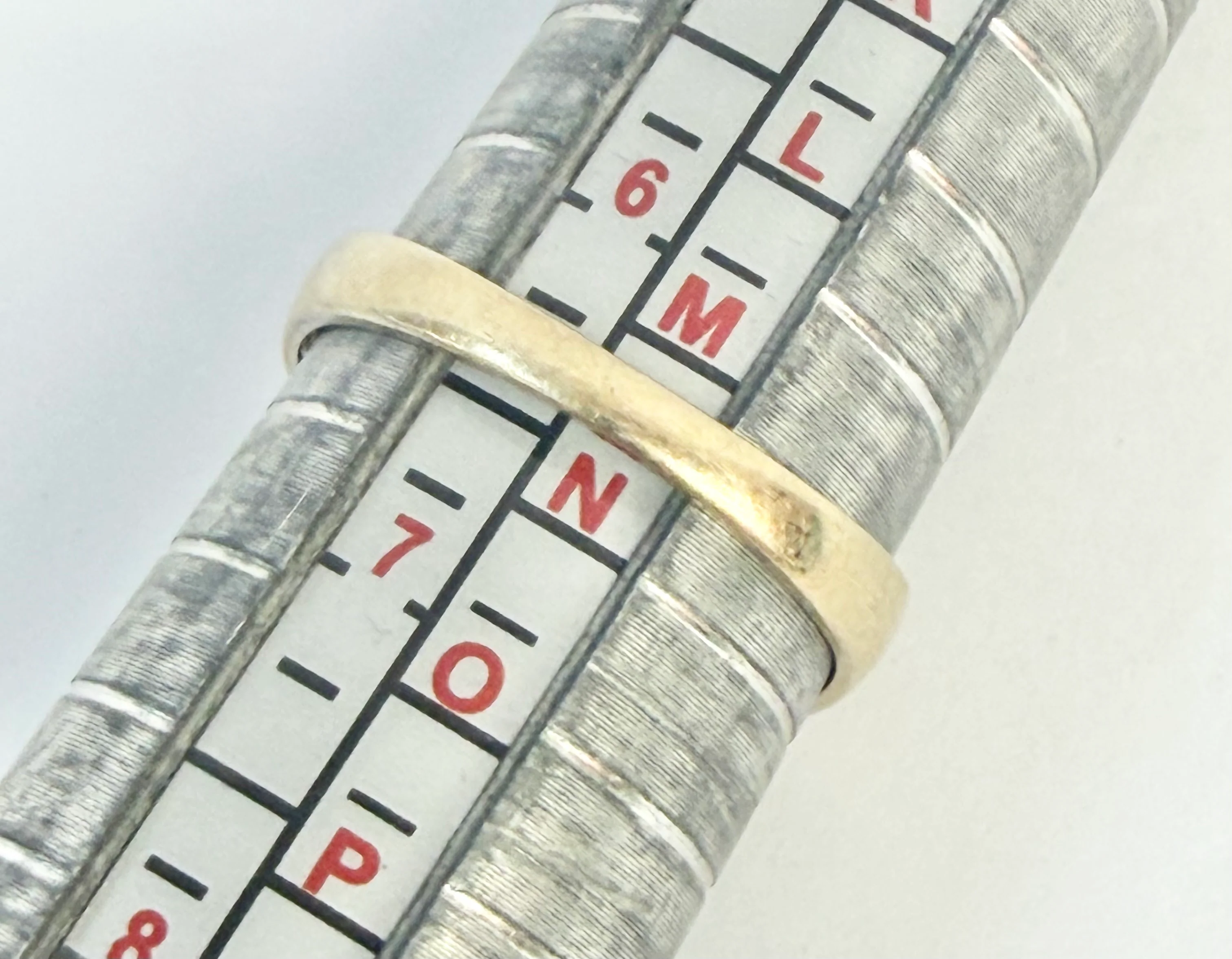 9ct yellow gold cluster ring size M 1/2 - Image 4