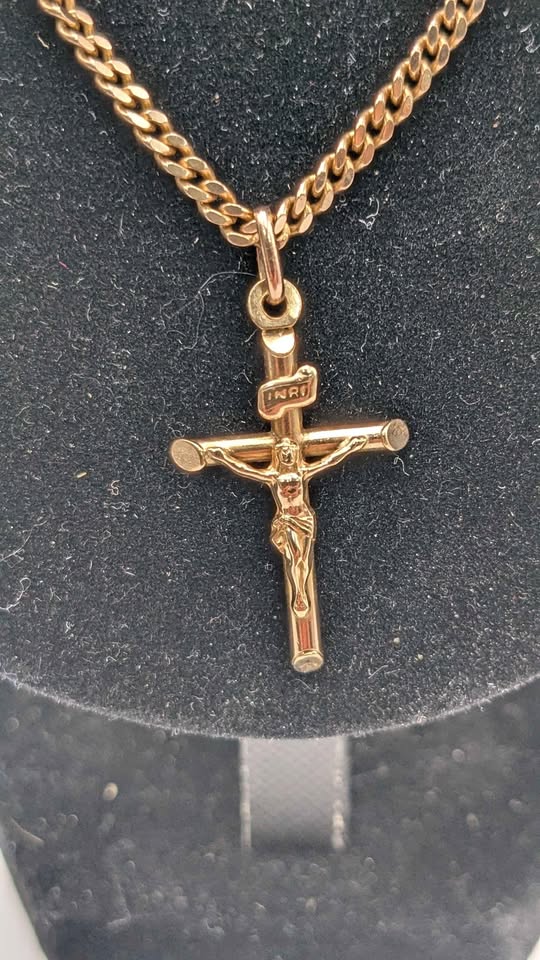 9ct Yellow Gold Curb Chain Necklace With Crucifix Pendant - 10.36 Grams - 20" Long - Image 2