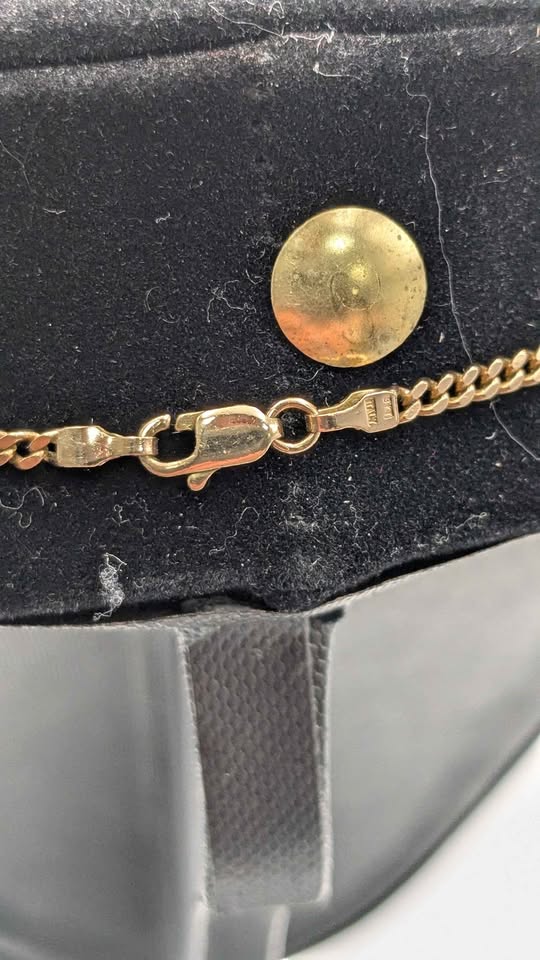 9ct Yellow Gold Curb Chain Necklace With Crucifix Pendant - 10.36 Grams - 20" Long - Image 4