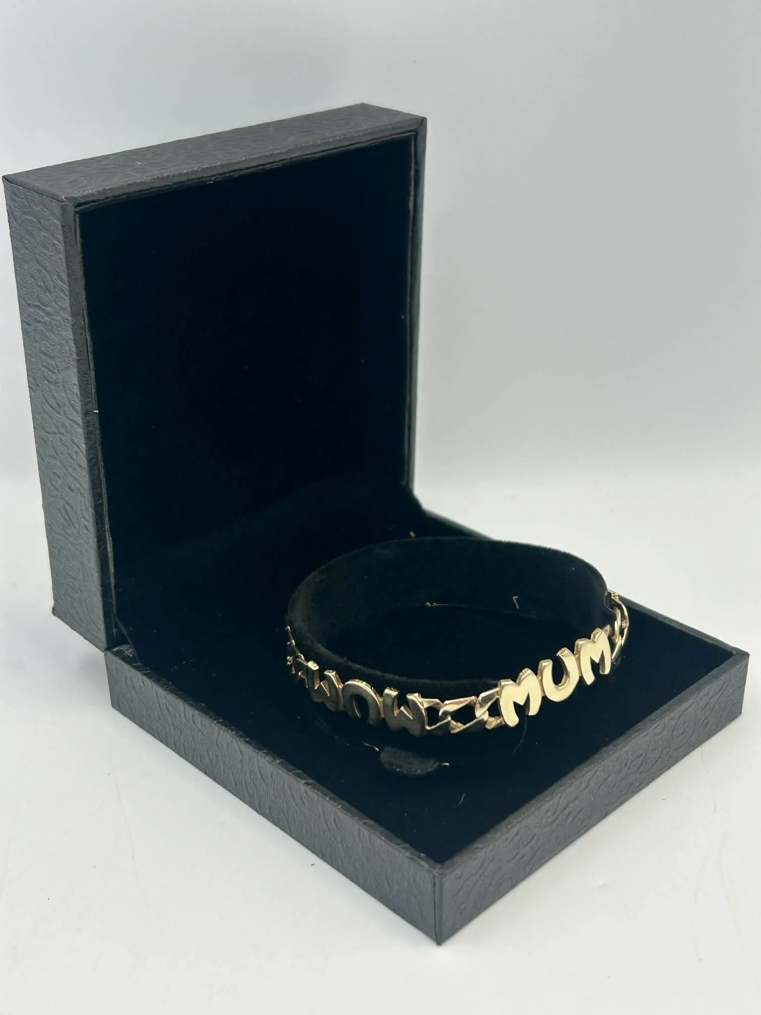 9CT Yellow Gold Curb Link Bracelet With 'Mum', 8'' - 9.5g, Boxed - Image 2