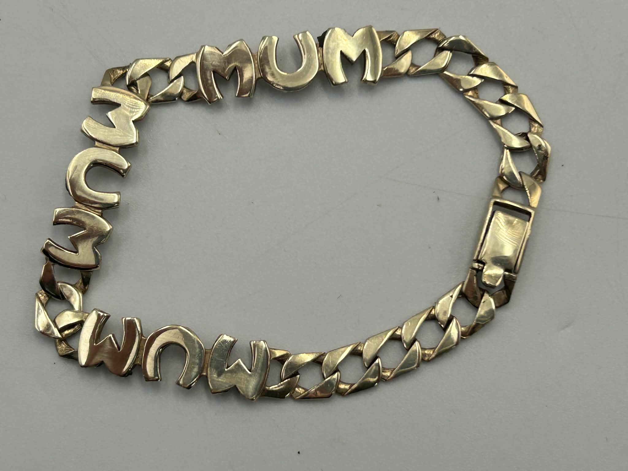 9CT Yellow Gold Curb Link Bracelet With 'Mum', 8'' - 9.5g, Boxed - Image 3