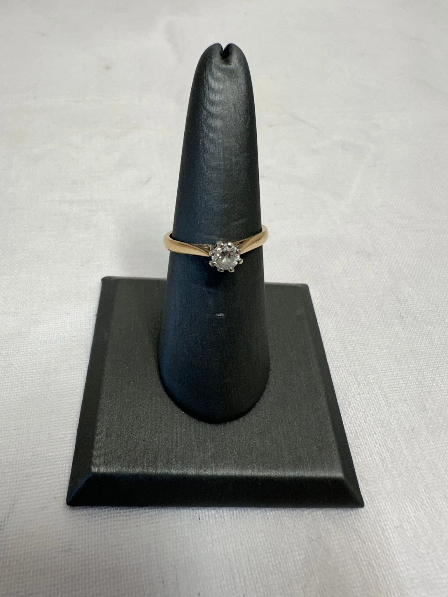 9ct Yellow Gold Diamond Ring - Size Q