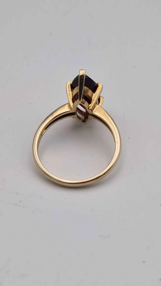 9ct Yellow Gold Garnet Ring With Marquise-Cut Red Gemstone – Size O – 3.72 Grams - Image 3