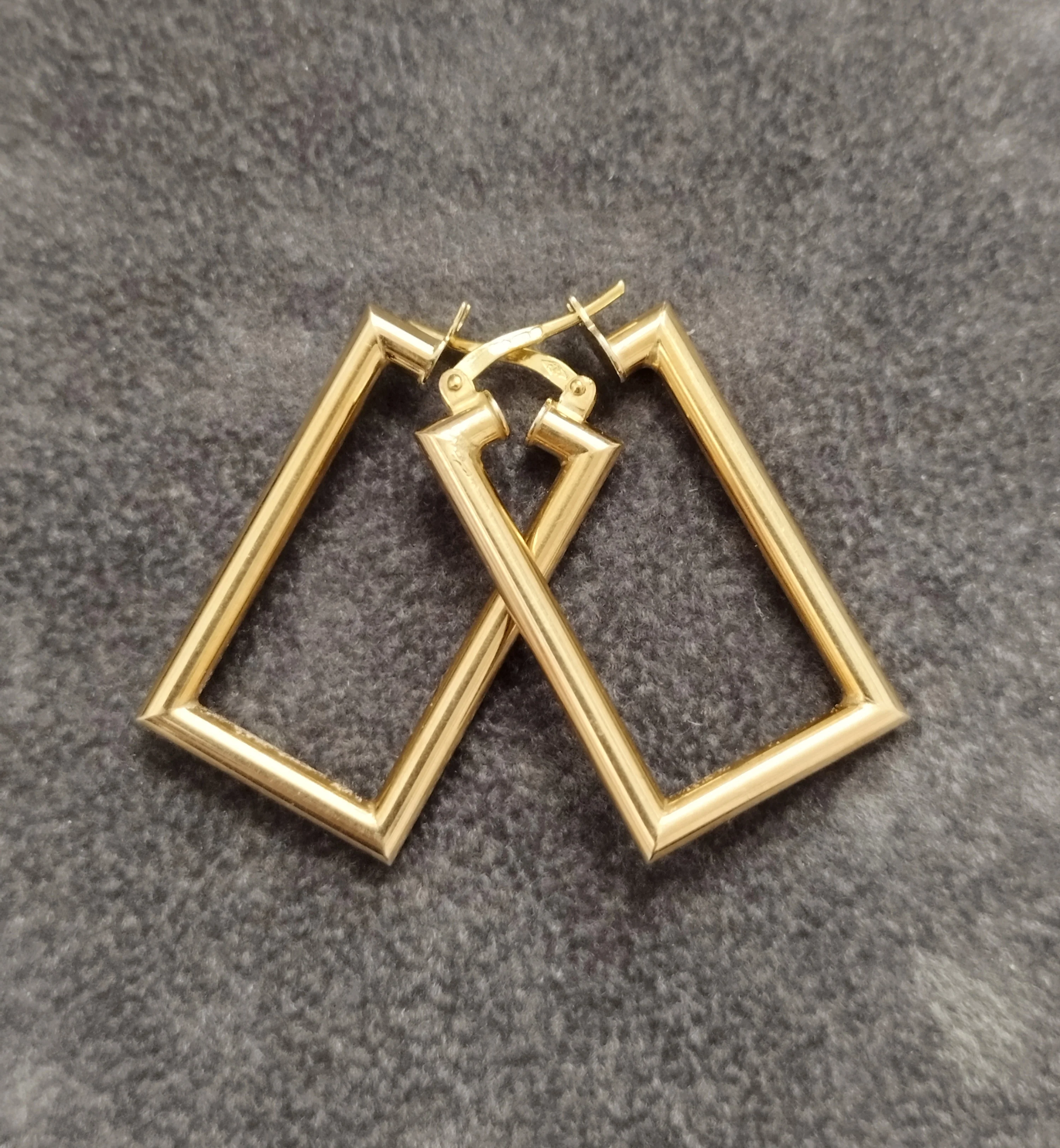 9ct Yellow Gold Hollow Rectangular Hoop Earrings - Image 2