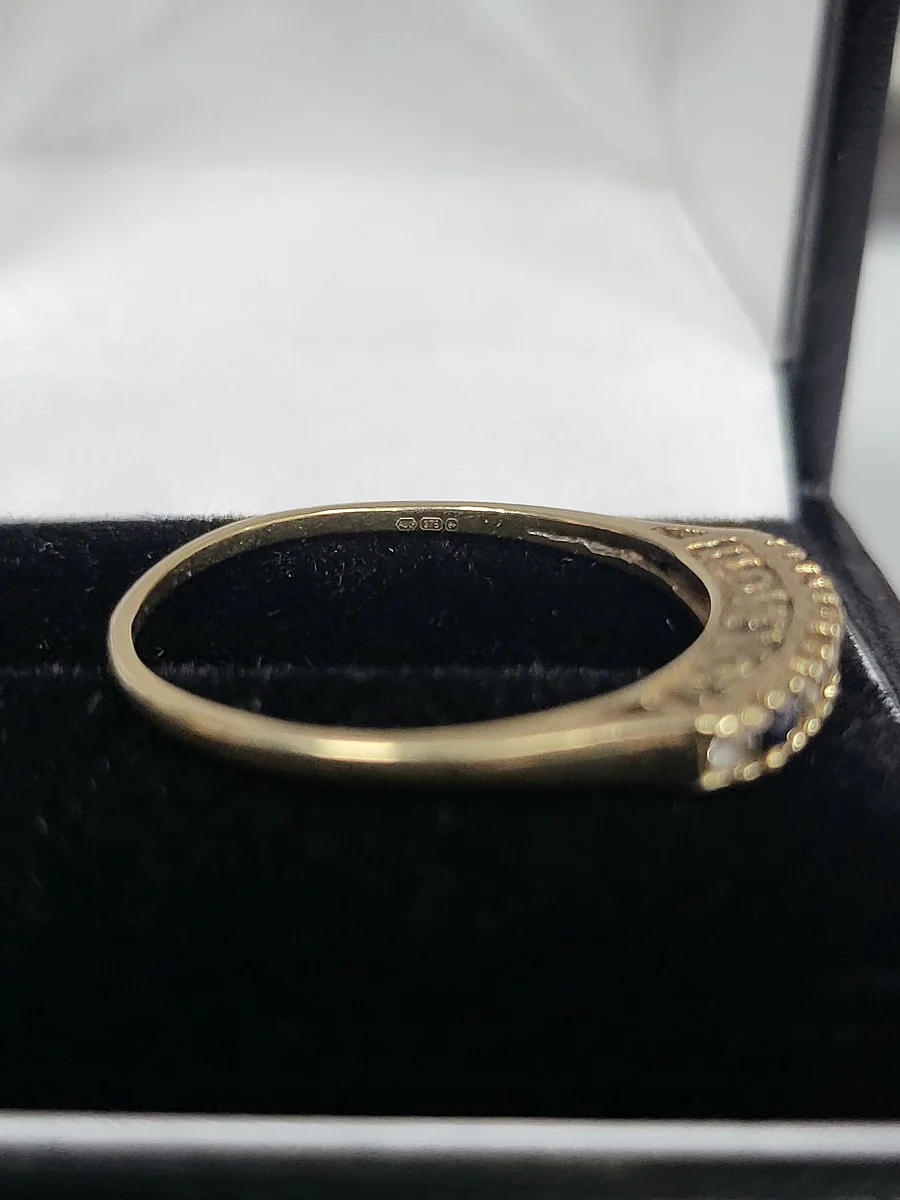 9ct Yellow Gold I Love You Ring With Clear And Black Stones - 1.34G - Size P. Hallmarked - Image 3