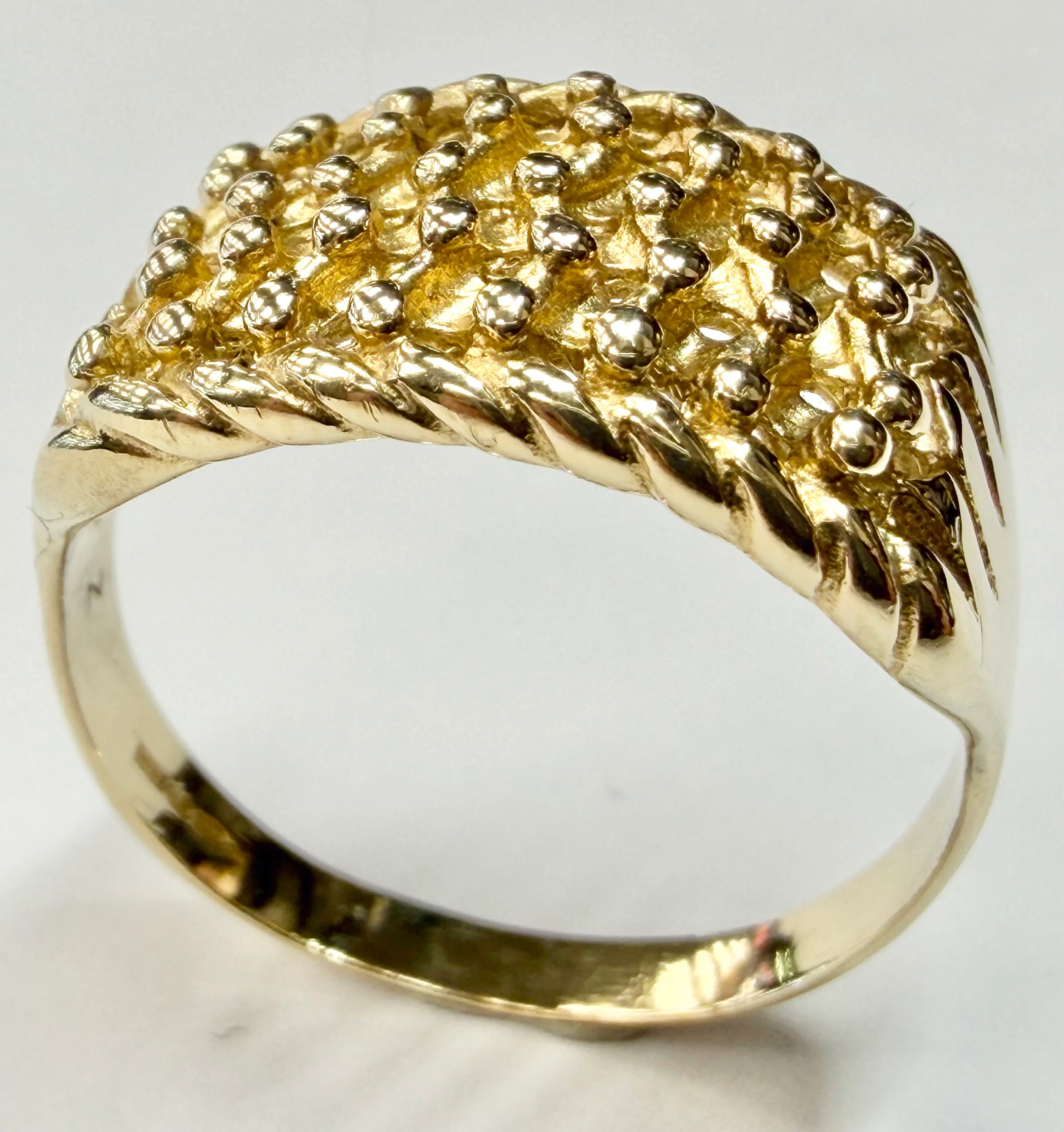 9ct yellow gold keeper ring Y 1/2 - Image 2