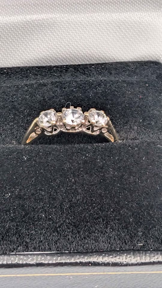 9ct Yellow Gold Ladies Ring With Clear CZ Stones - Size L - 1.47 Grams - Image 4