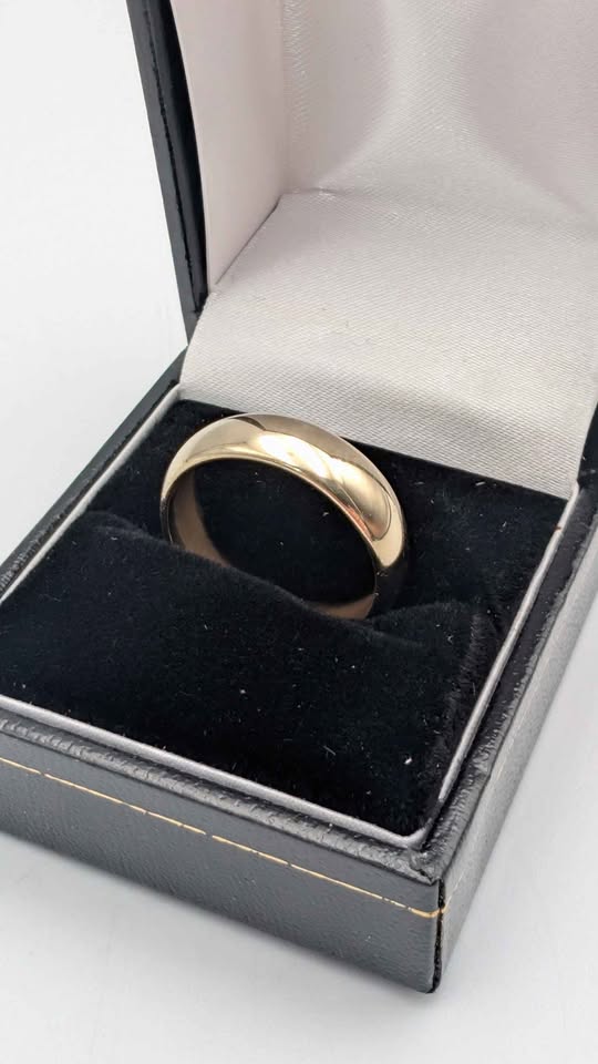9ct Yellow Gold Men’s Wedding Band Ring – Size R – Solid Gold – 5.17 Grams Classic Polished Band