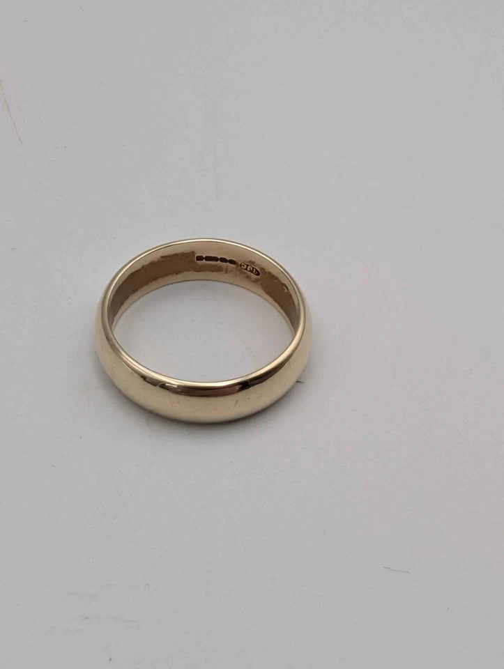 9ct Yellow Gold Men’s Wedding Band Ring – Size R – Solid Gold – 5.17 Grams Classic Polished Band - Image 2