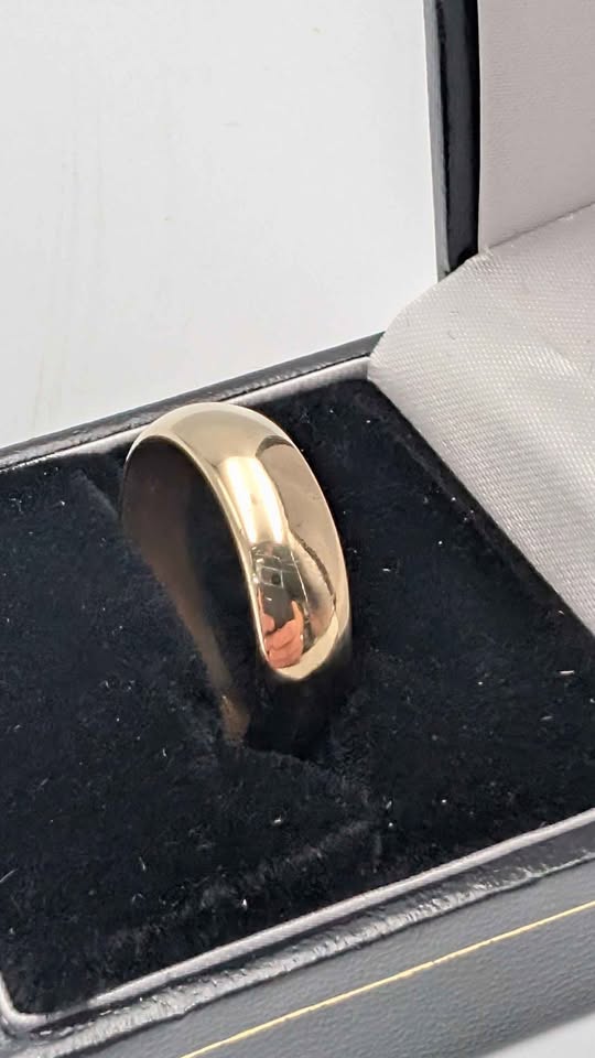 9ct Yellow Gold Men’s Wedding Band Ring – Size R – Solid Gold – 5.17 Grams Classic Polished Band - Image 4