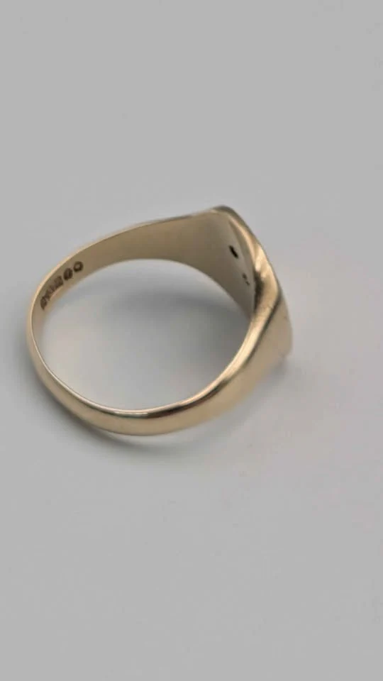 9ct Yellow Gold Mens Signet Ring With Set Of CZ Stones - 5.89 Grams - Size U - Image 2