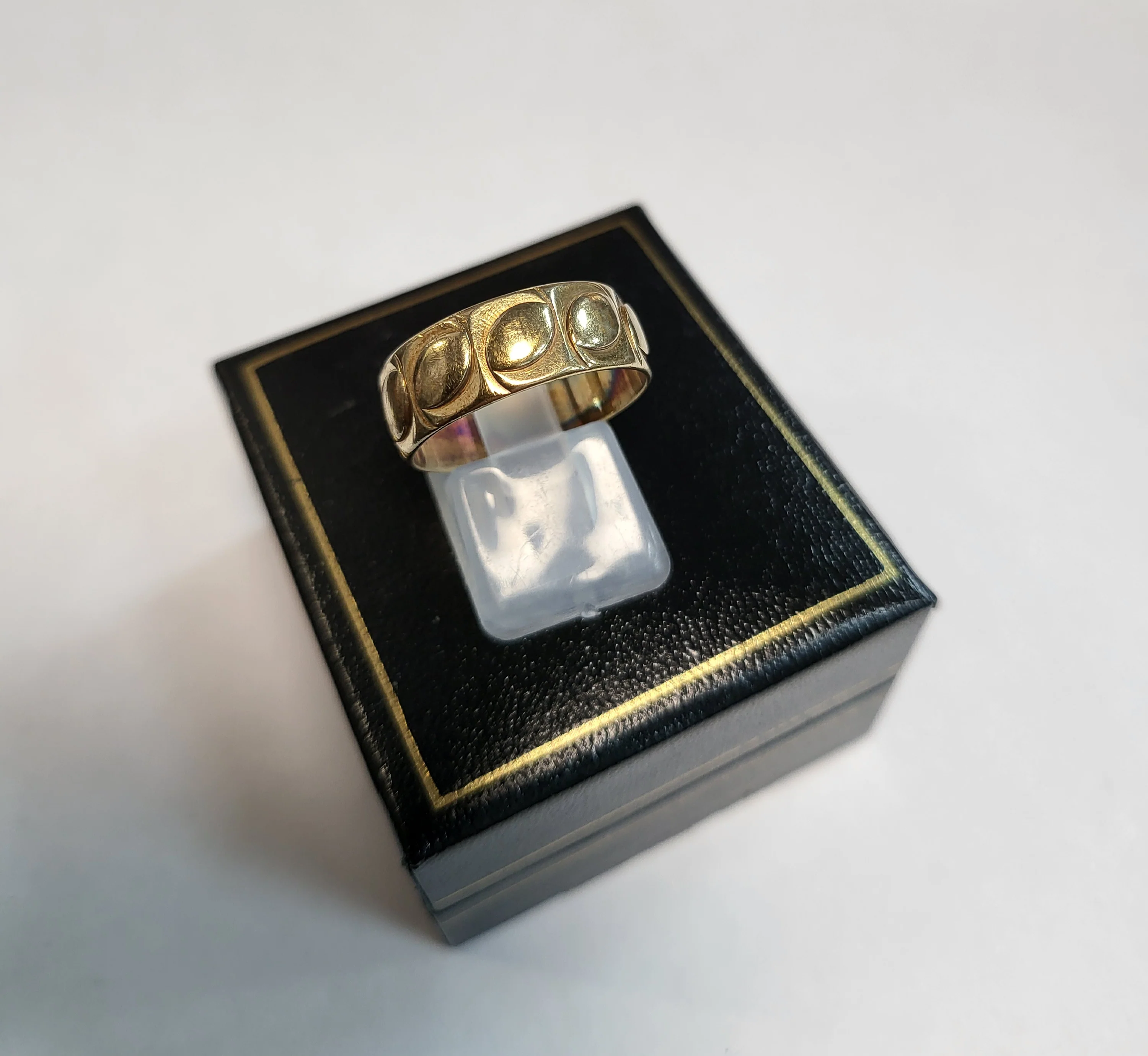 9ct Yellow Gold Patterned Band Ring - Size O/P - 4.47g