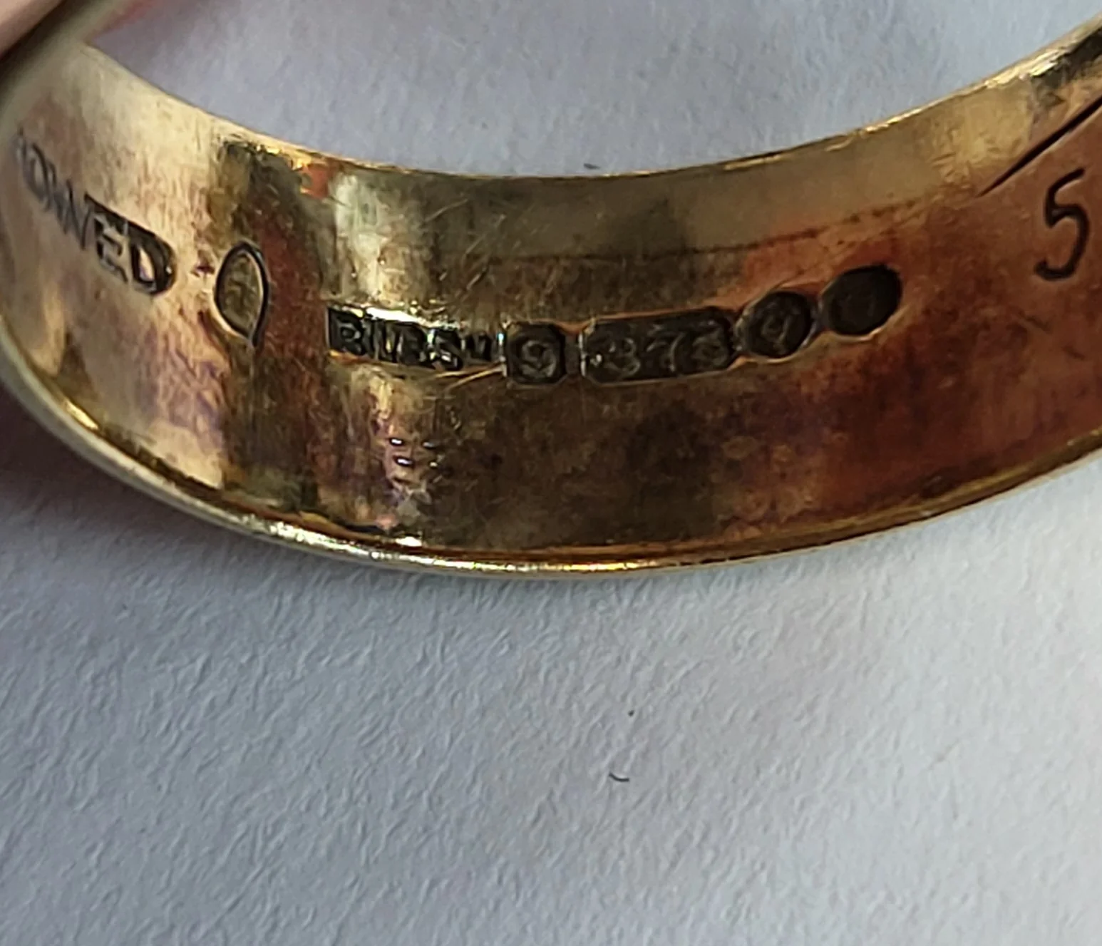 9ct Yellow Gold Patterned Band Ring - Size O/P - 4.47g - Image 3