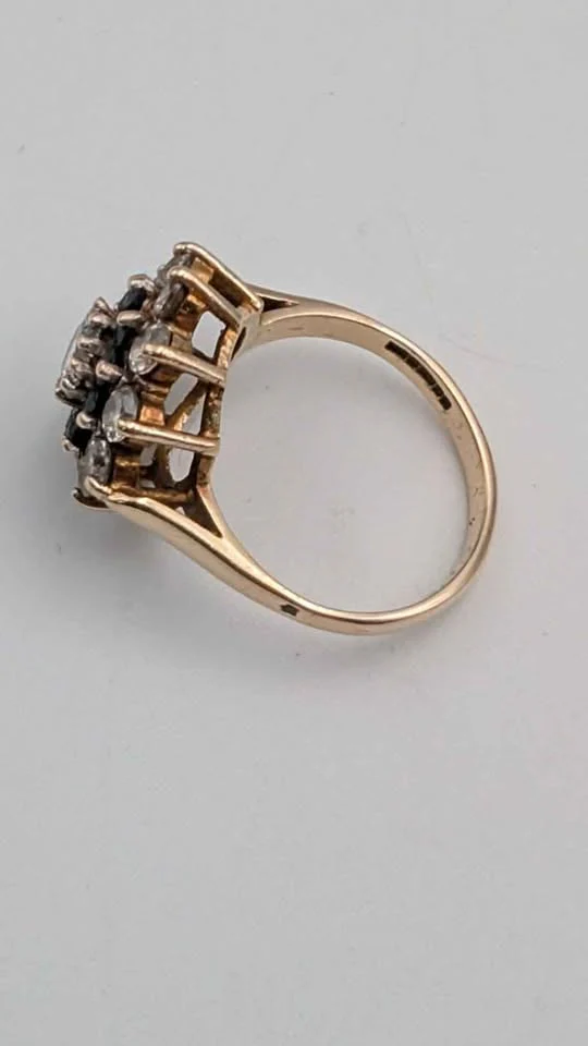 9ct Yellow Gold Ring – Flower-Shaped Cluster Design – 3.83g – Size L – Polished Finish - Image 2