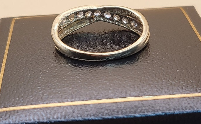 9CT Yellow Gold Ring With Clear Stones - 1.58g - Size M - Hallamrked - Image 3