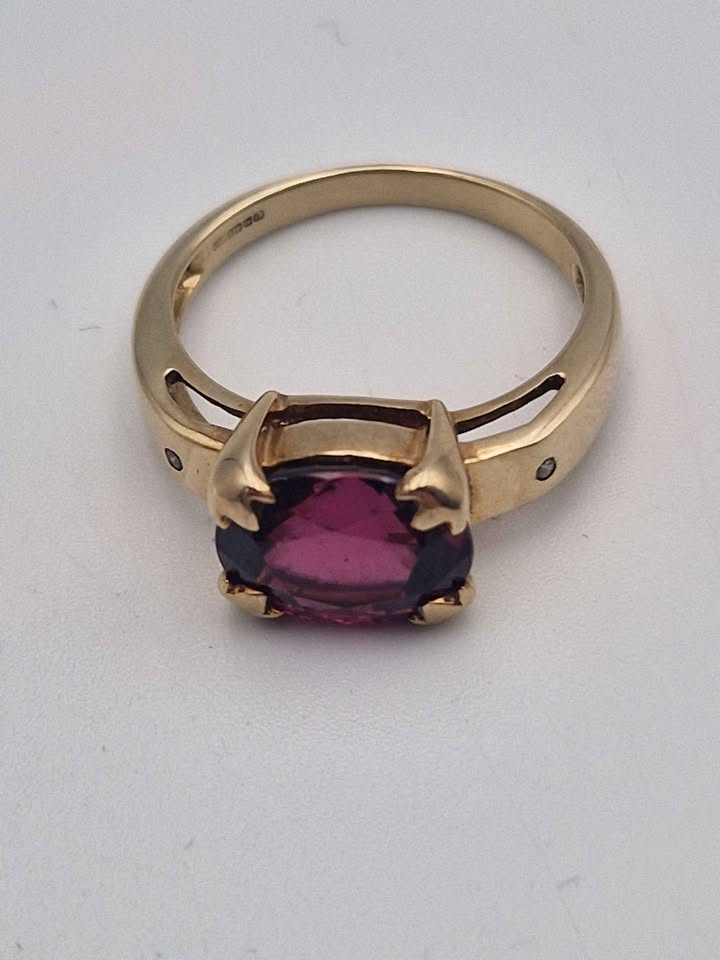 9ct Yellow Gold Ring With Dark Pink Stone – Size O – 3.72 Grams Ladies Dress Ring