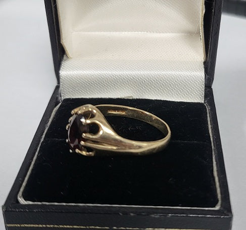 9Ct - Yellow Gold Ring With Red Stone - 2.45g - Size S. Hallmarked - Image 2