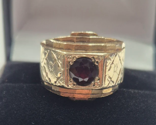 9CT Yellow Gold Signet Ring With Stone - 7.15 GR  - Size  M. Hallmarked - Image 3