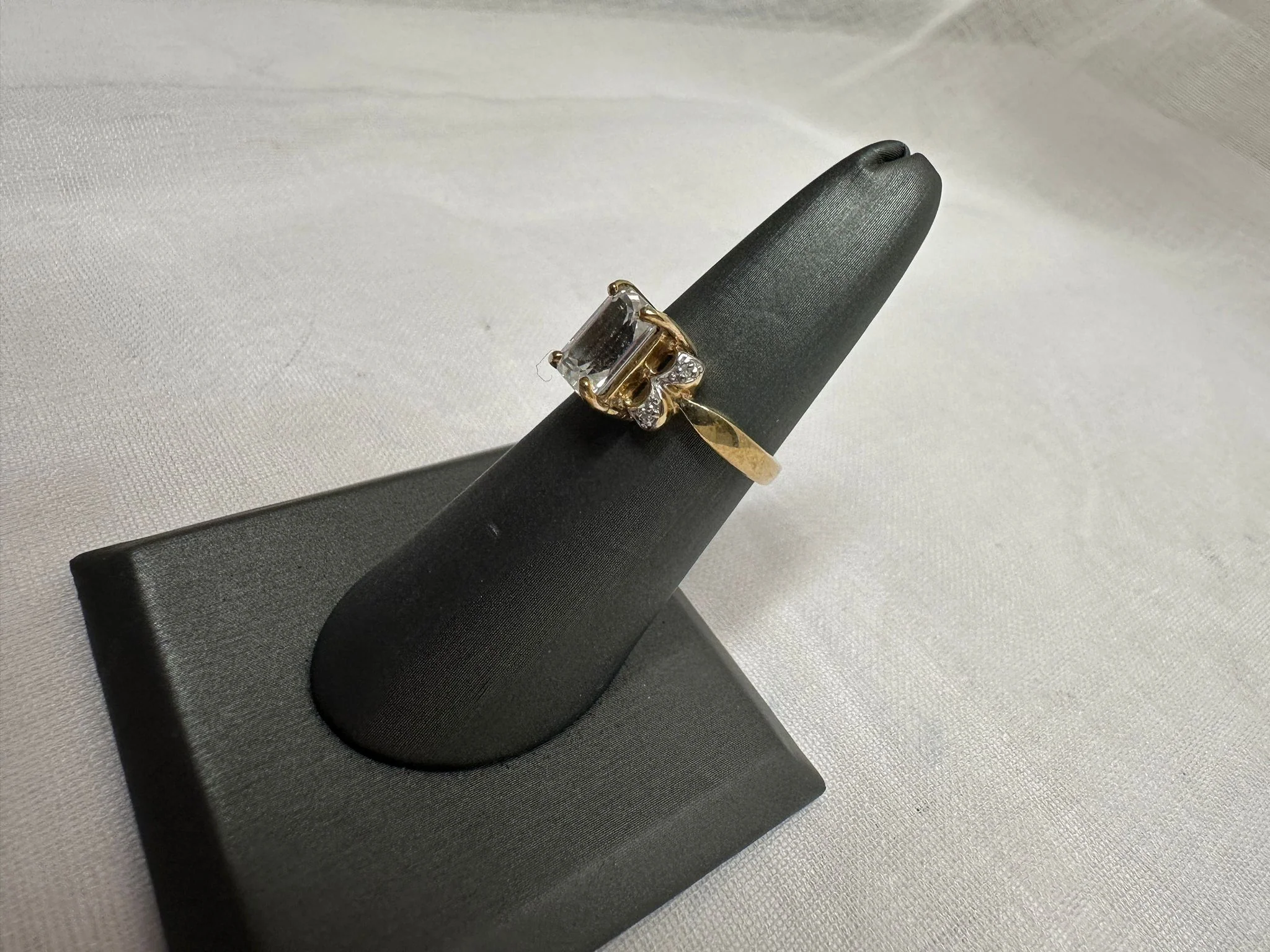 9ct Yellow Gold Square Gem Ring - Size N - Image 3