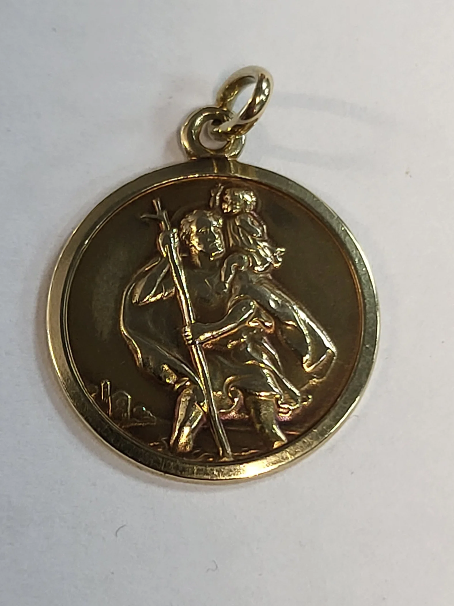 9ct Yellow Gold St Christopher Pendant - 2.72G