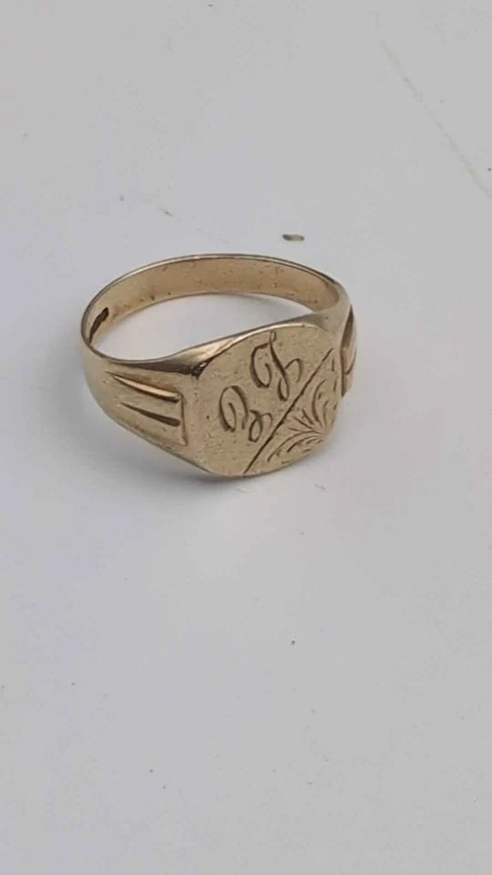 9ct Yellow Gold Vintage Men’s Signet Ring with Engraved Pattern – 4.93g – Size R – Classic Retro Style - Image 3