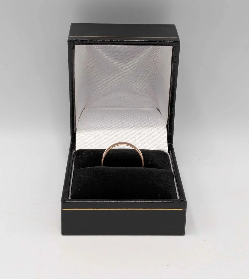 9k (375) Yellow Gold, Wedding Band Ring, 2.4g, Size:12/M, Boxed - Image 3
