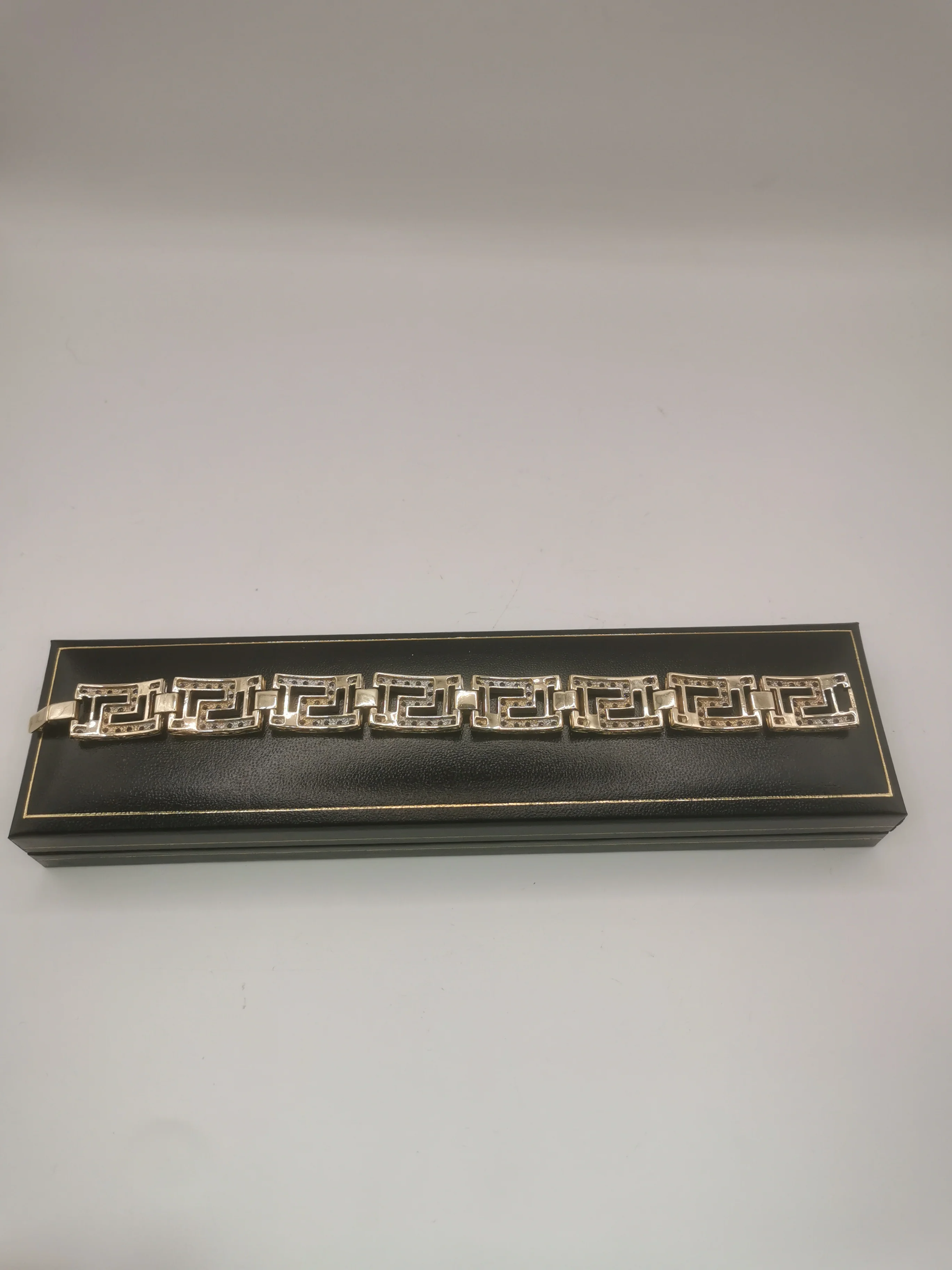 9K Gold Bracelet with Stones Hallmarked(375) and Tested 53.2G in weight 8" Length - Image 3