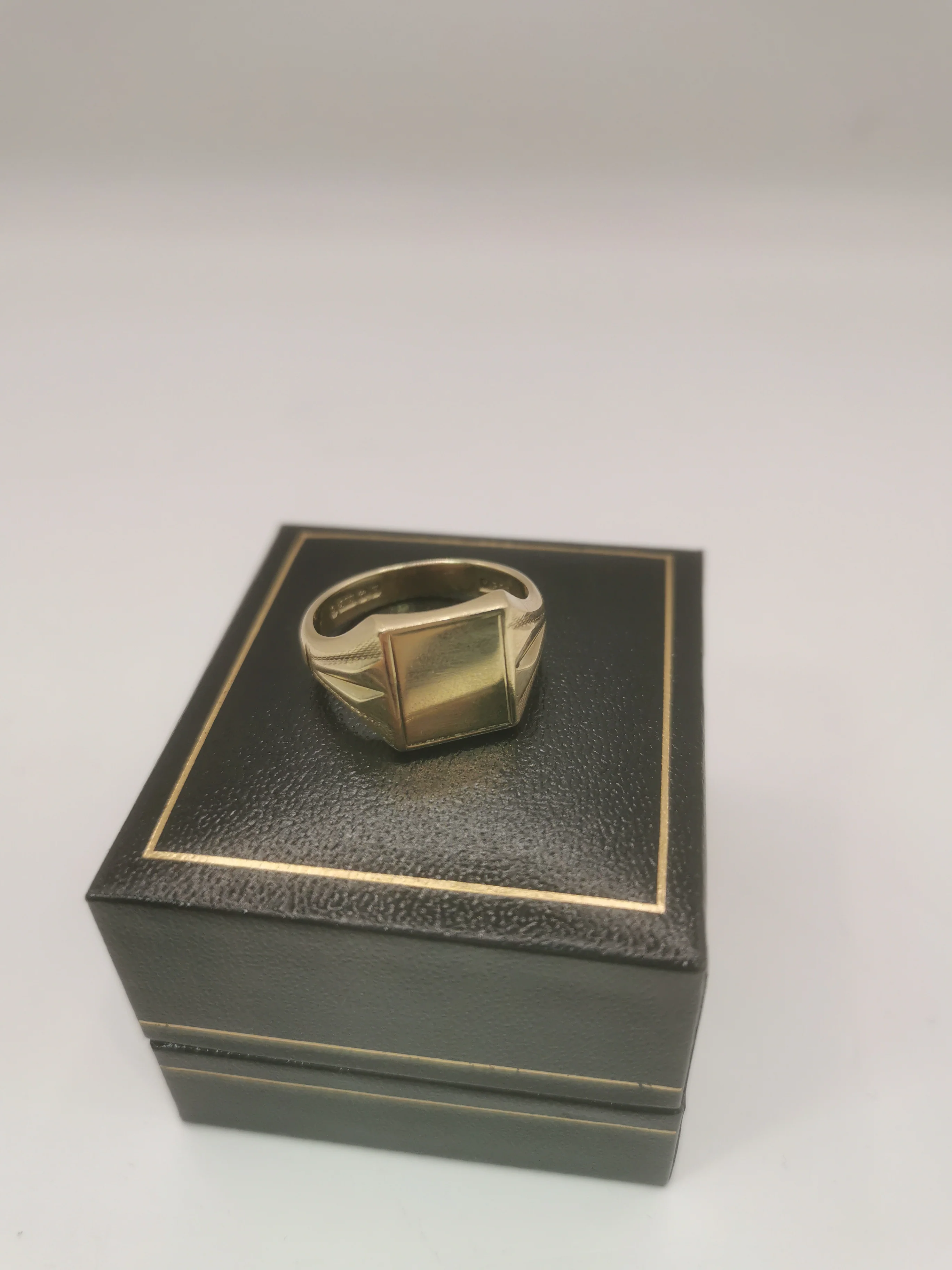 9K Gold Ring 7.27G Hallmarked(375) and Tested Size S - Image 3