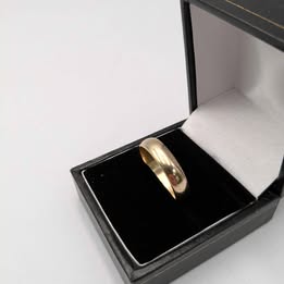 9K Gold Wedding Band, Solid Gold Ring Hallmarked, 3.6G, With Box, Size U - Image 3