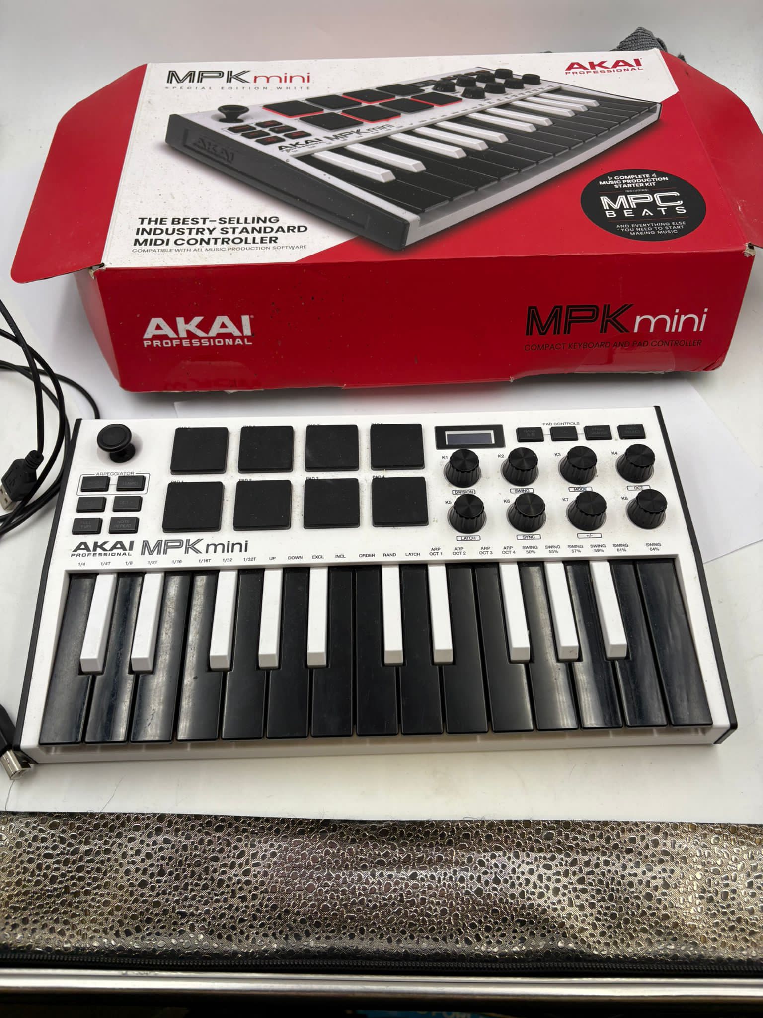 Akai Professional MPK Mini MKII Controller Limited Edition White - Image 4