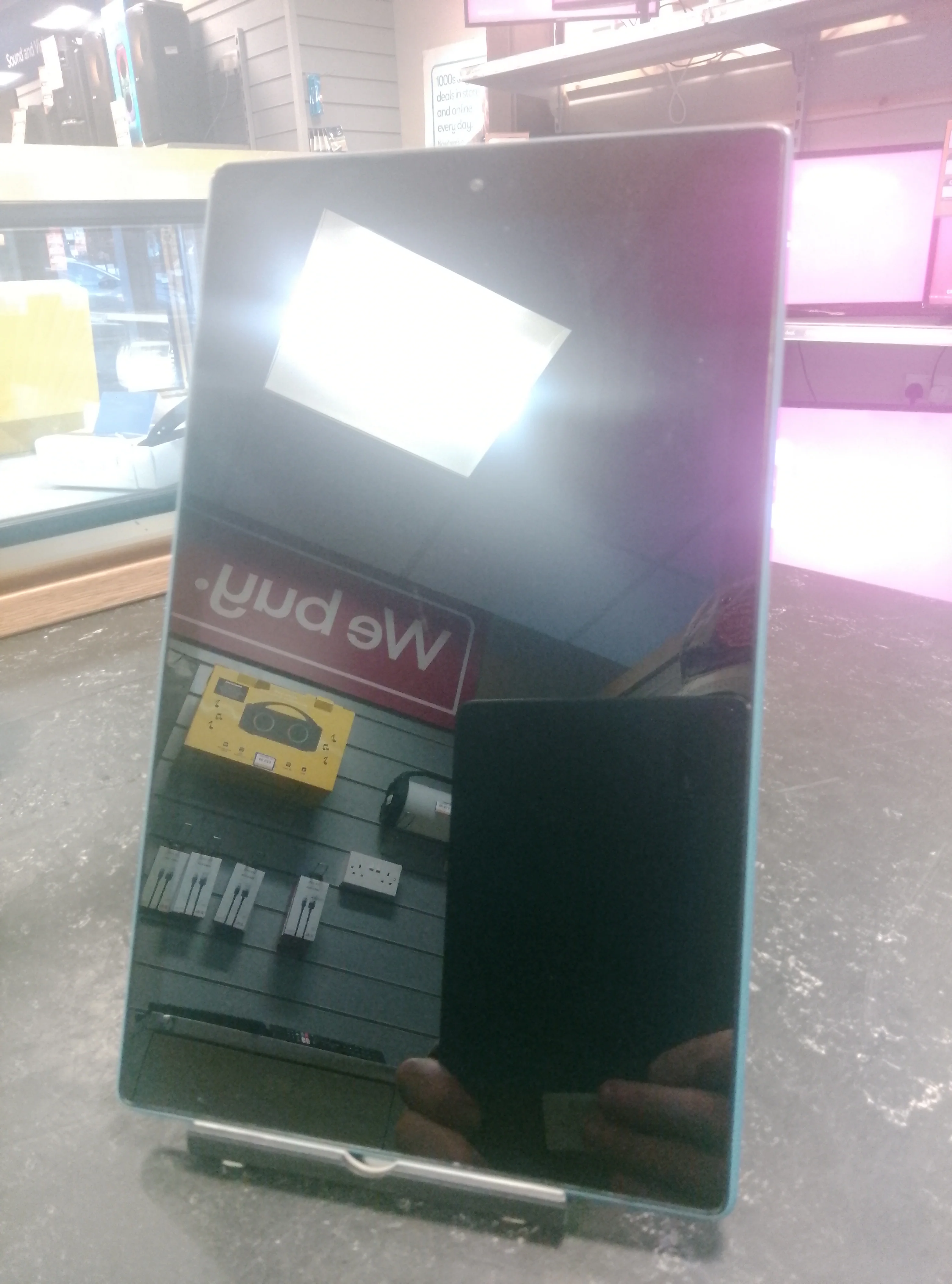 Amazon Fire HD 10 Tablet - Image 2