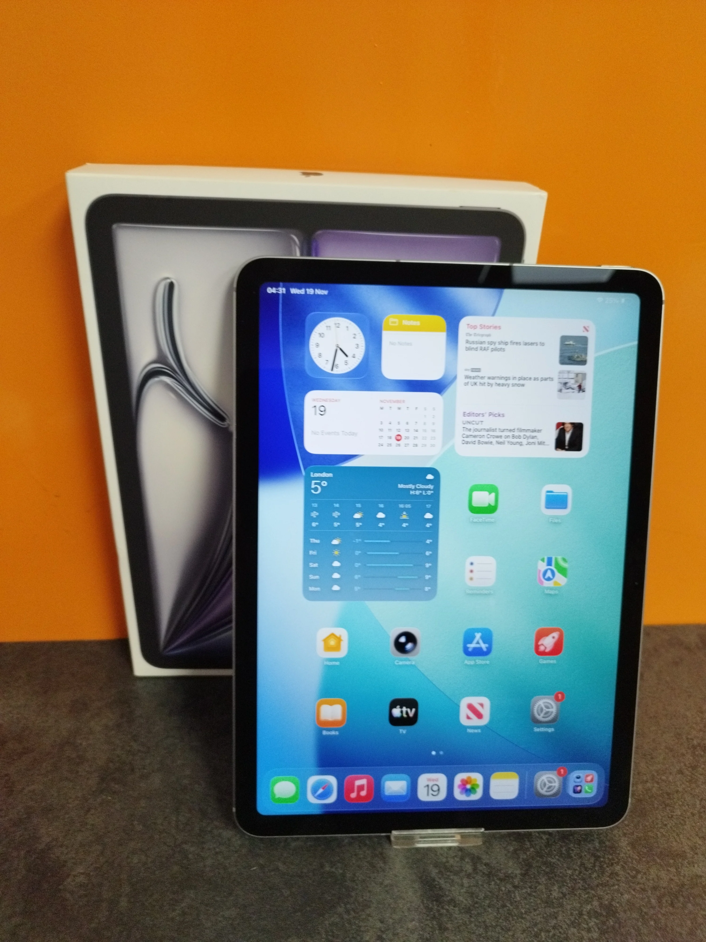 Apple 11-inch iPad Air Wi-Fi (A3267) - Image 2