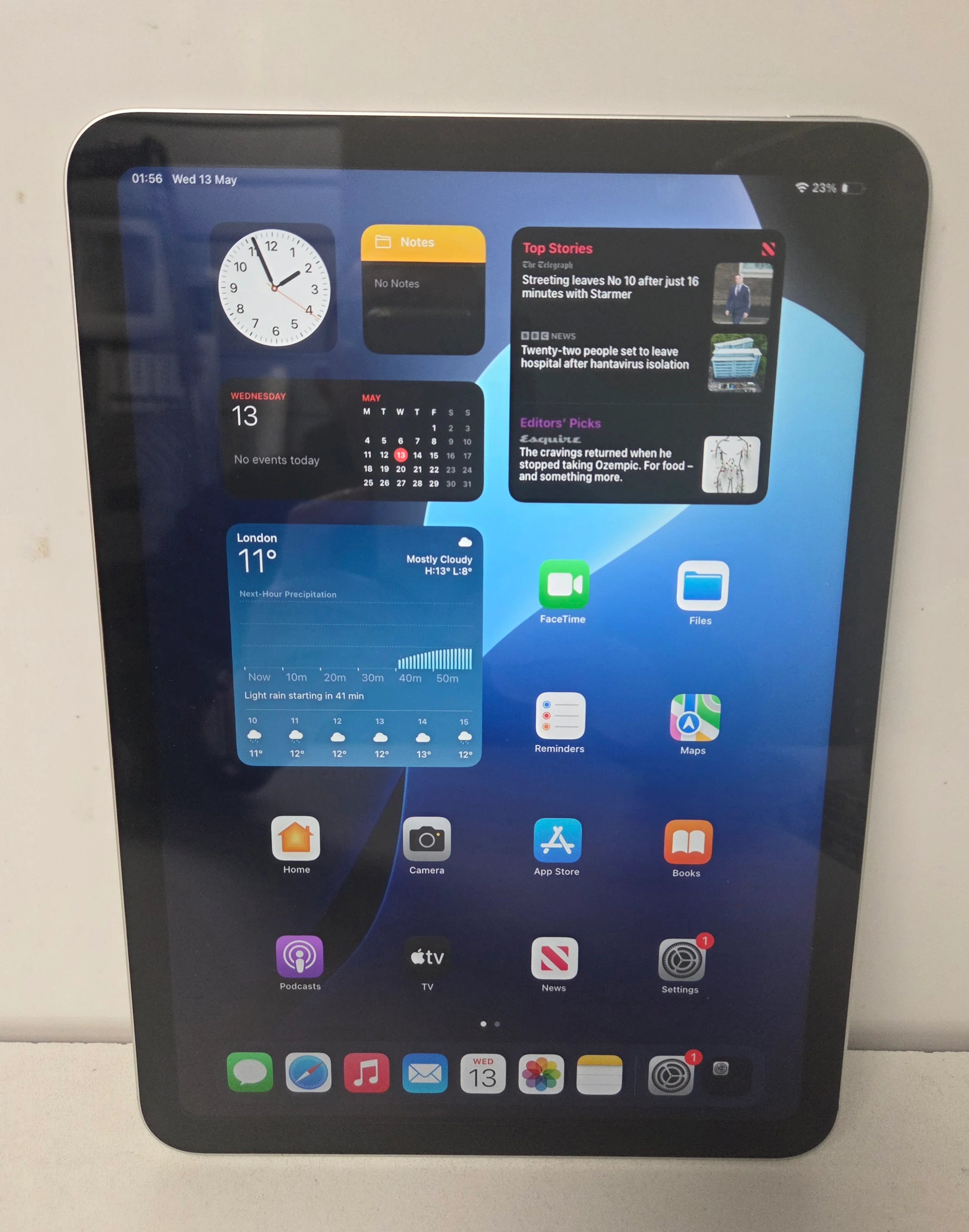 Apple iPad 10th Gen 64GB - Image 2