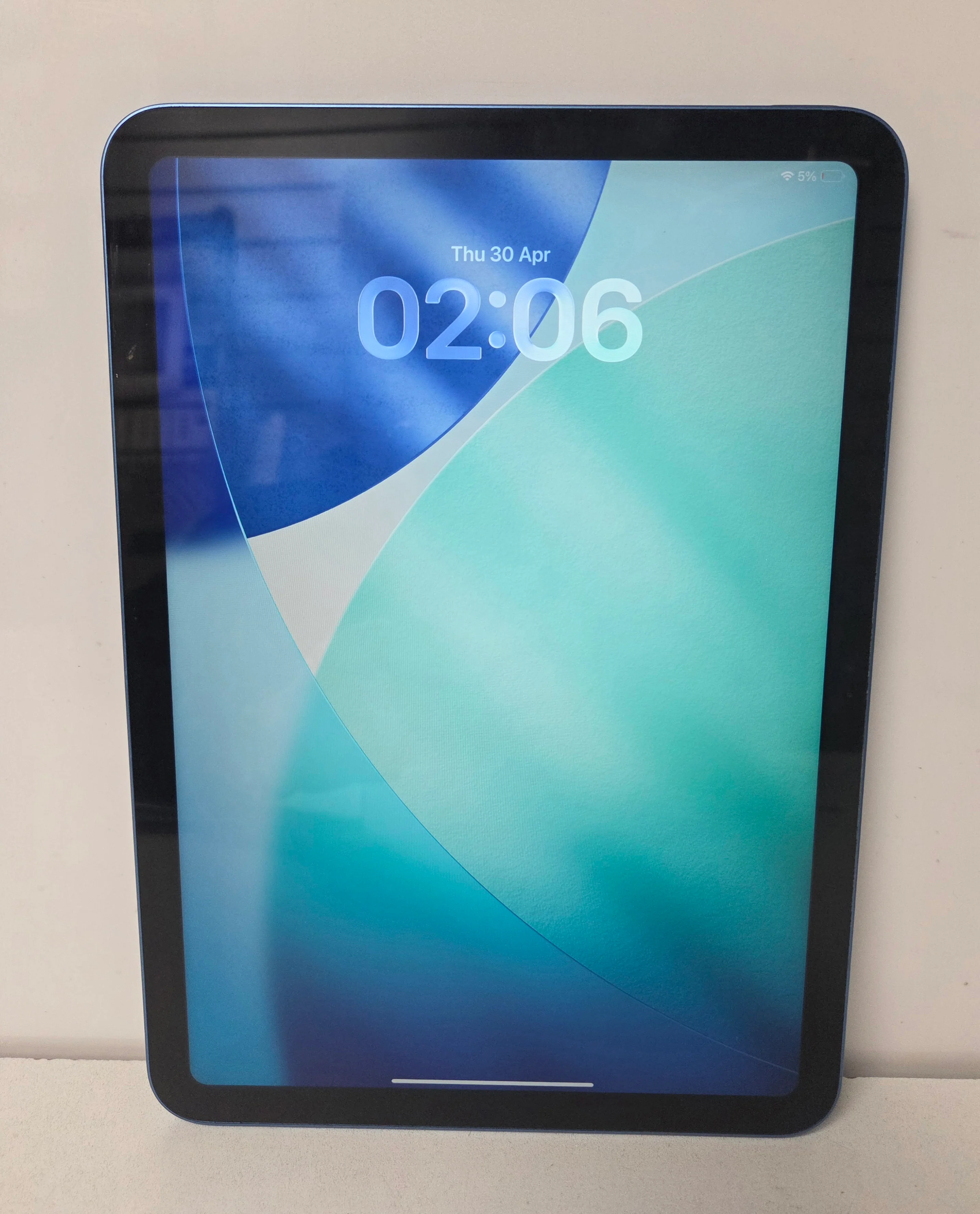 Apple iPad 10th Gen 64GB Blue - Image 2