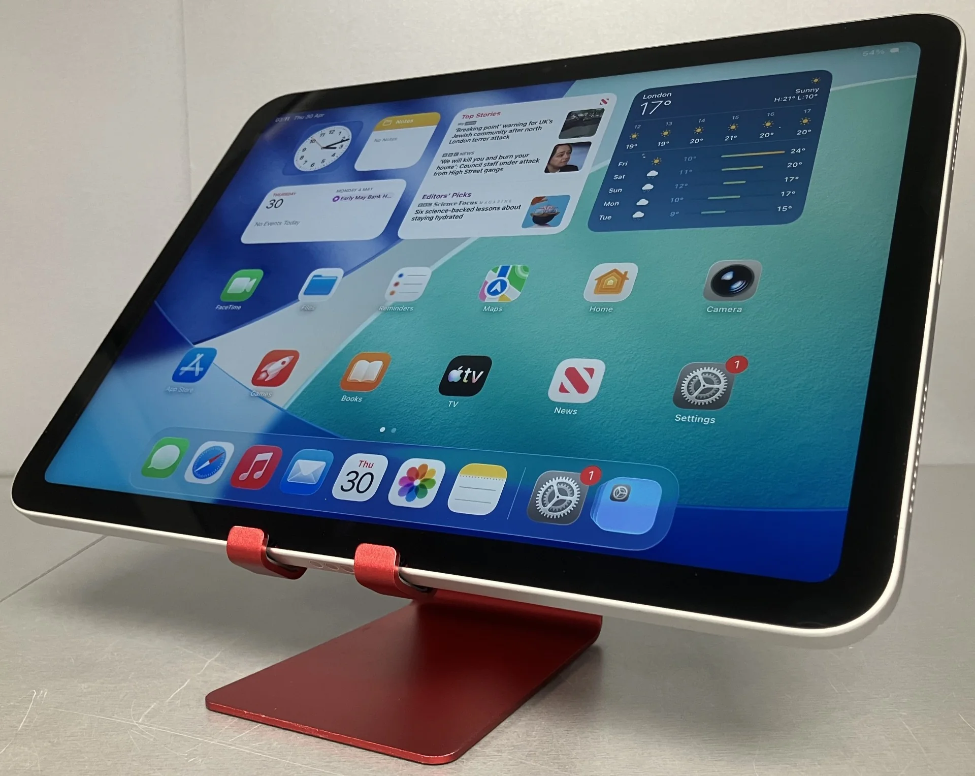 Apple iPad 10th Gen (A2696) 10.9" 256GB - Silver, Wi-Fi Only ** Boxed ** - Image 3