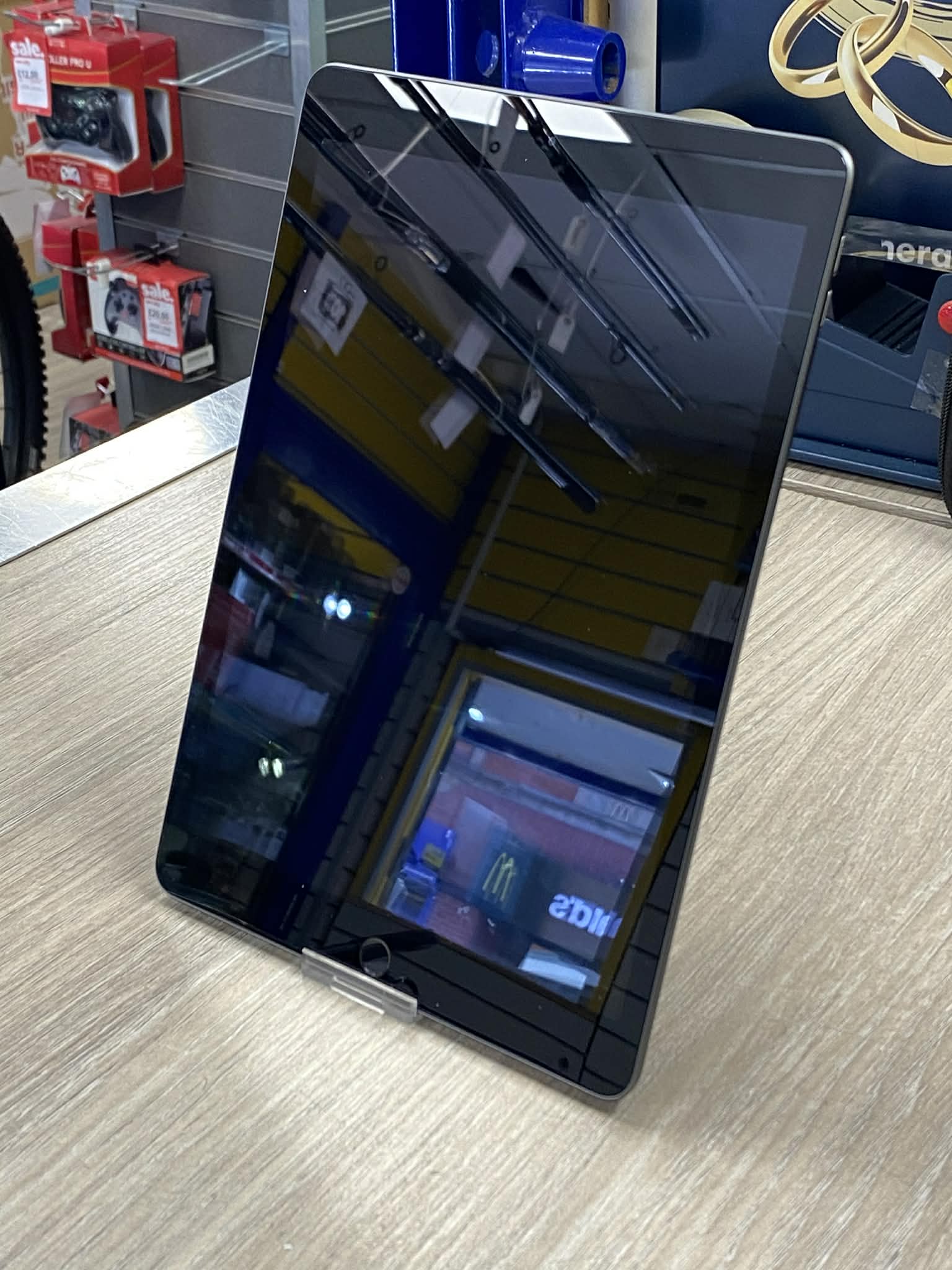 Apple iPad 8th Gen (2020) 32GB - Image 3