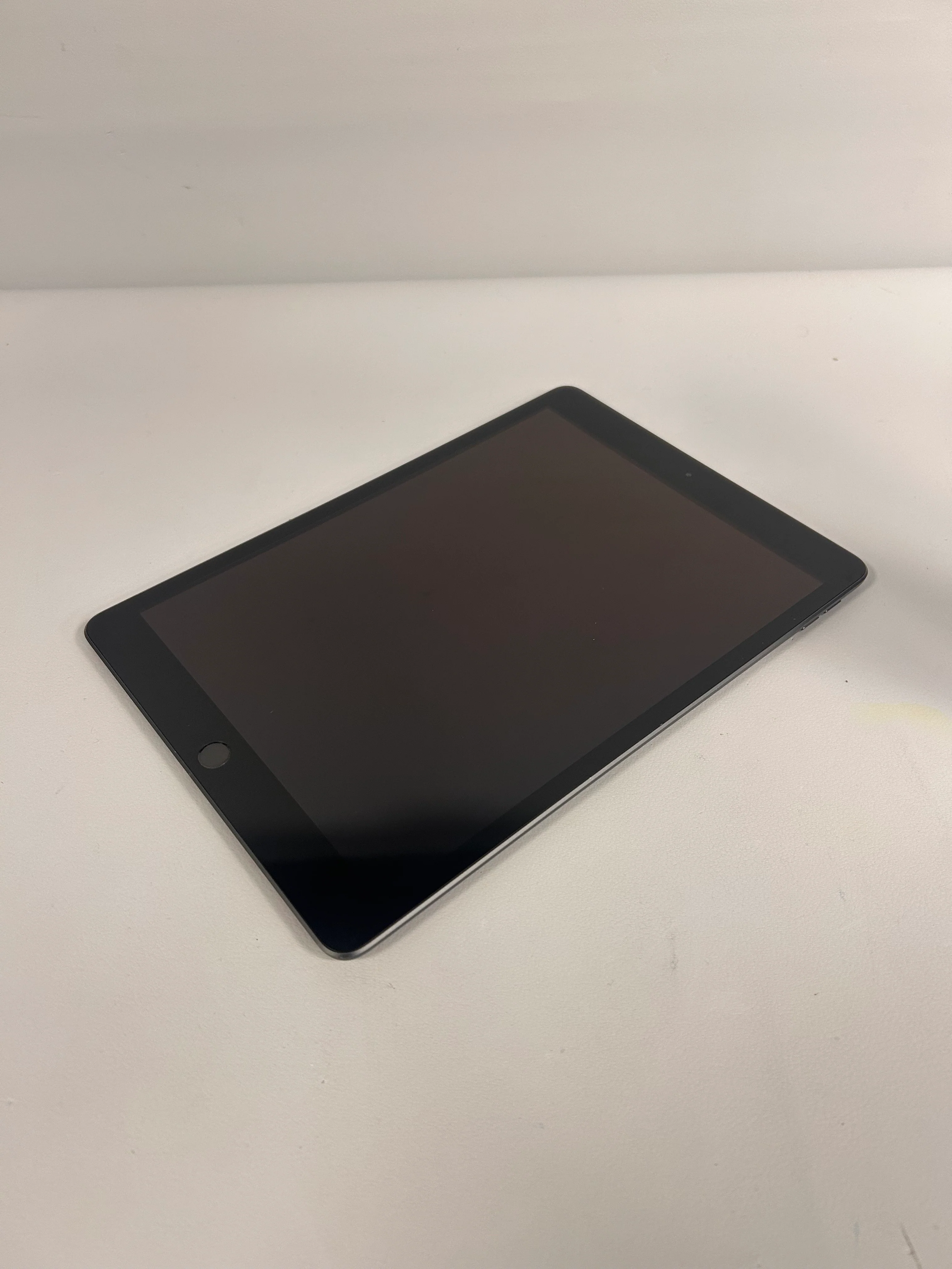 Apple iPad 8th Gen 32GB - Image 4