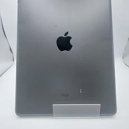 Apple iPad 8th Gen (A2270) 10,2" 32GB- Space Grey, WiFi Scraches On Back Casing - Image 2