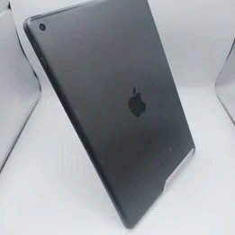 Apple iPad 8th Gen (A2270) 10,2" 32GB- Space Grey, WiFi Scraches On Back Casing - Image 4
