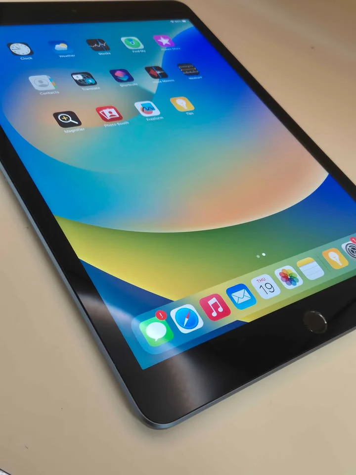 Apple iPad 8th Generation  - 10.2" WiFi (A2270)  32GB Space Grey - Image 3