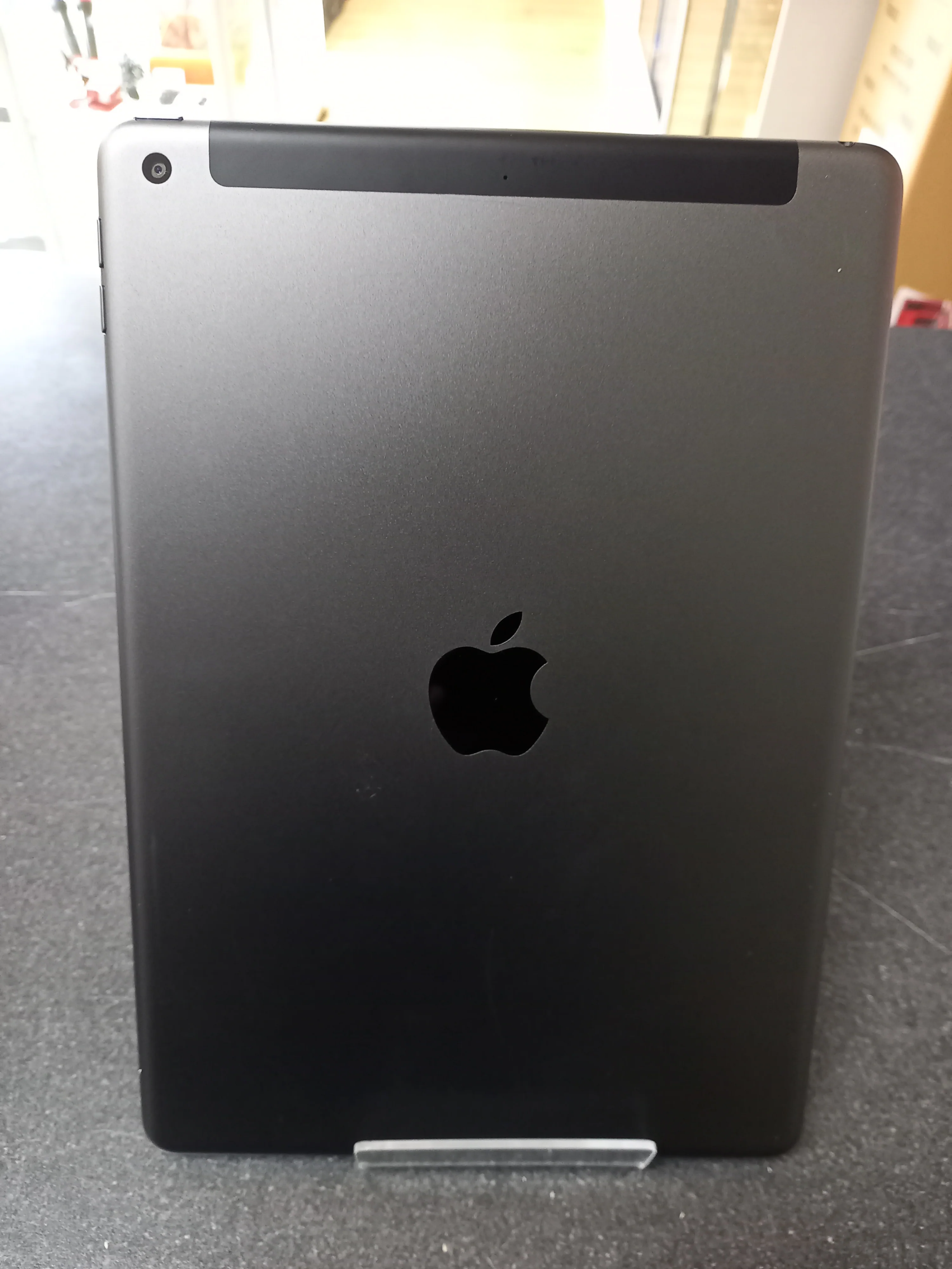 Apple iPad 9th Gen (A2604) - Image 3