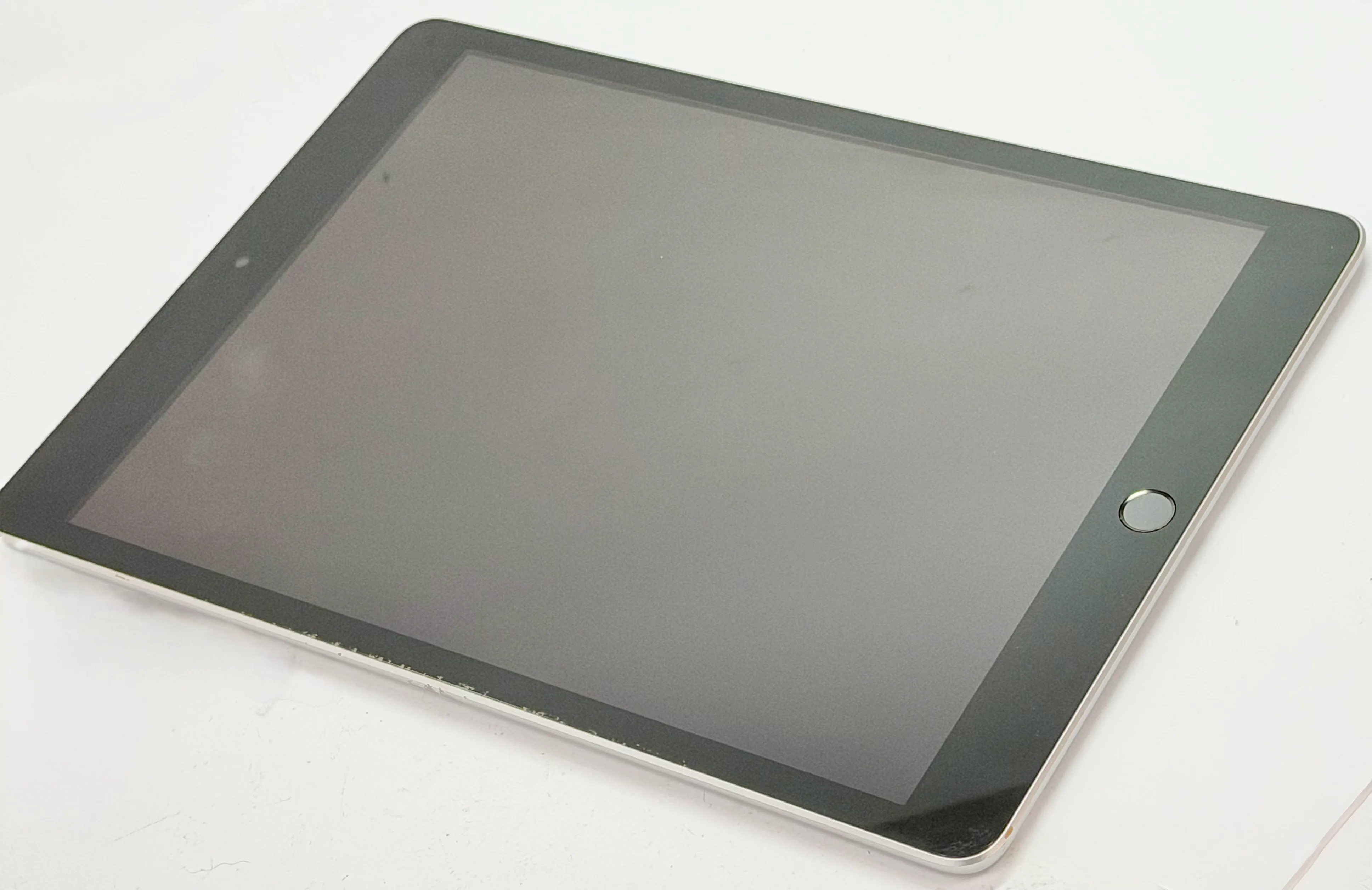 Apple iPad 9th generation 64gb wifi only - Image 4