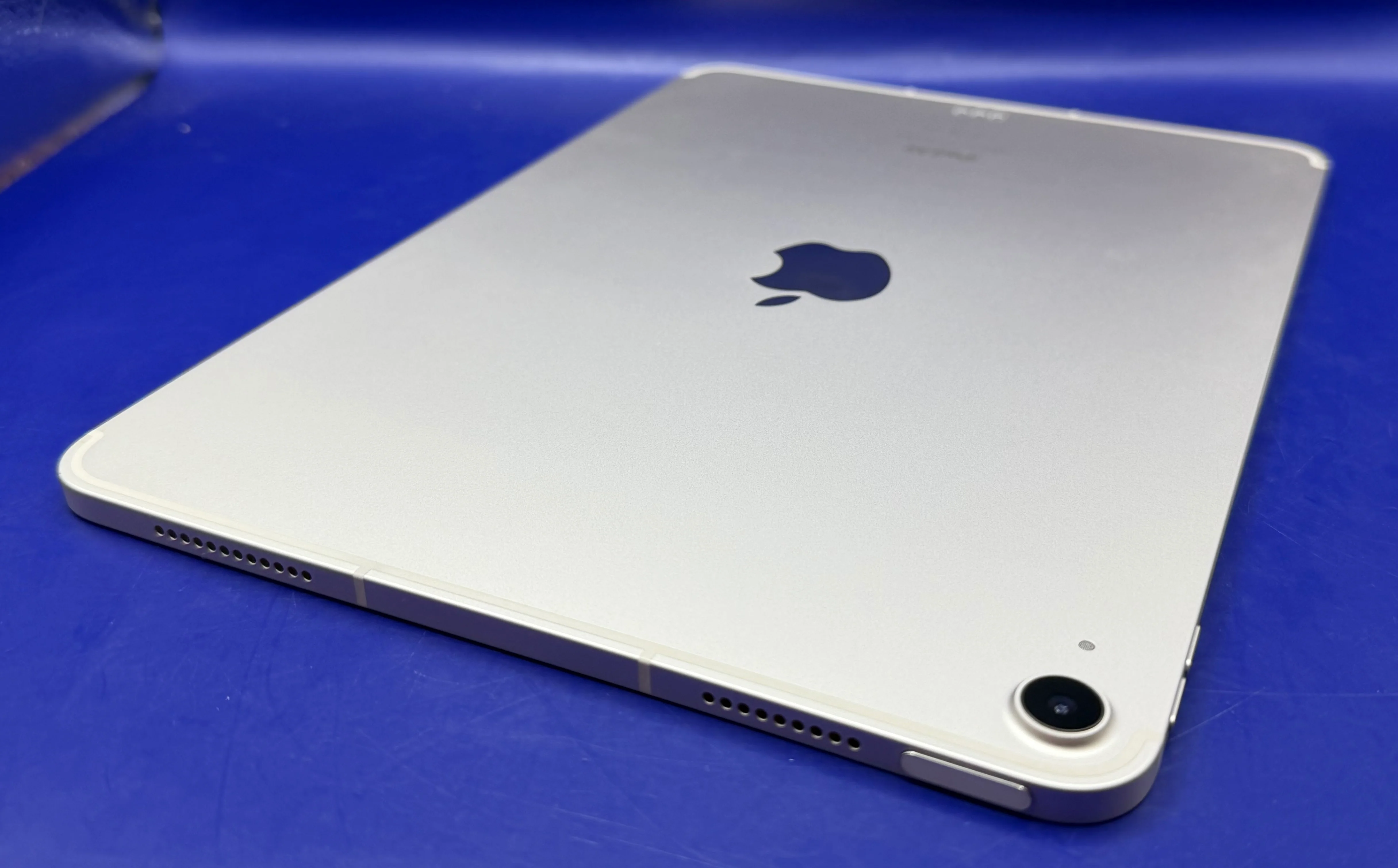 Apple iPad Air 11" M2 128GB Starlight Unlocked - Chesterfield - Image 3
