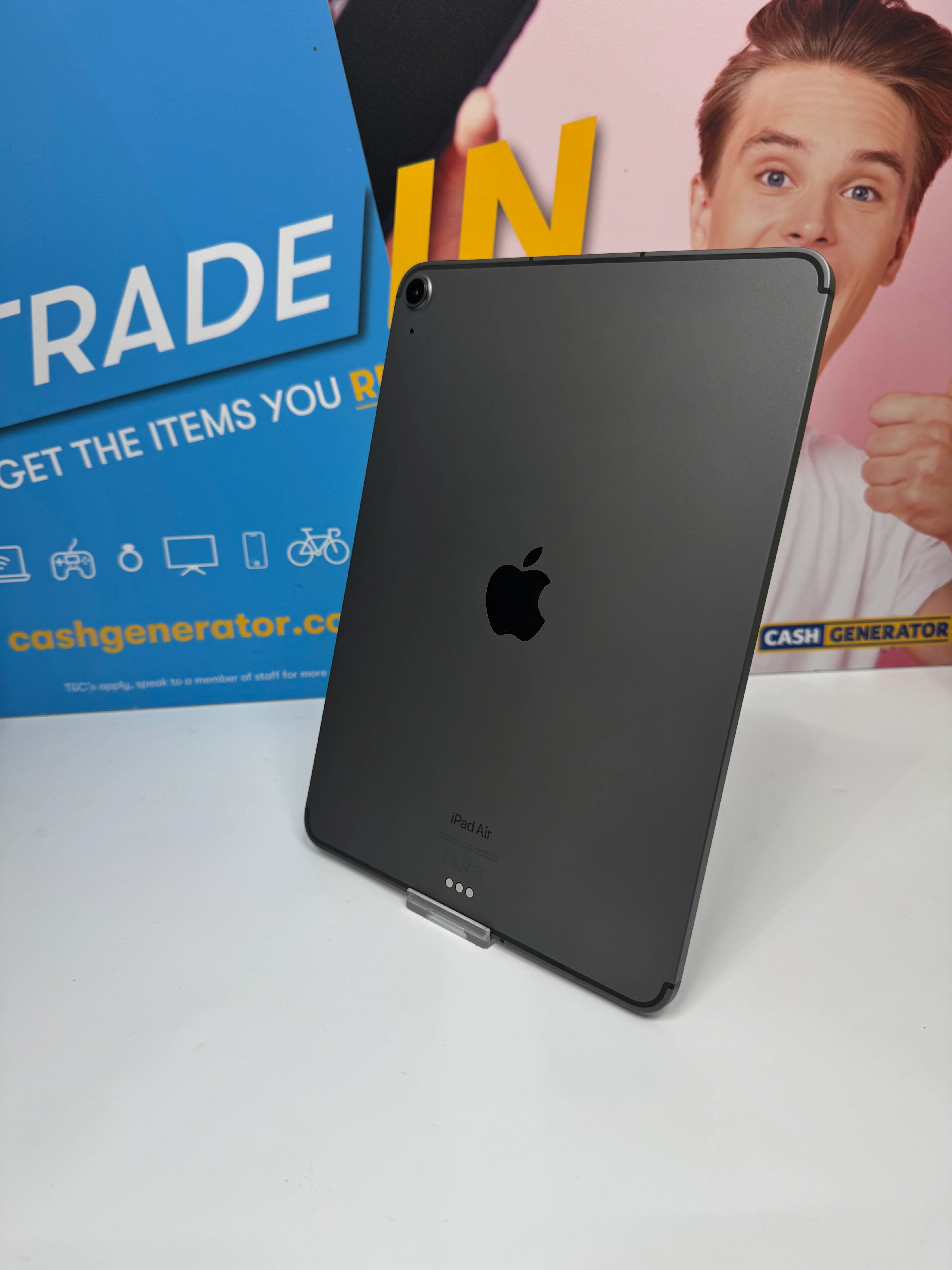 Apple iPad Air (5th Generation) 64GB Wi-fi+Cellular - Image 3