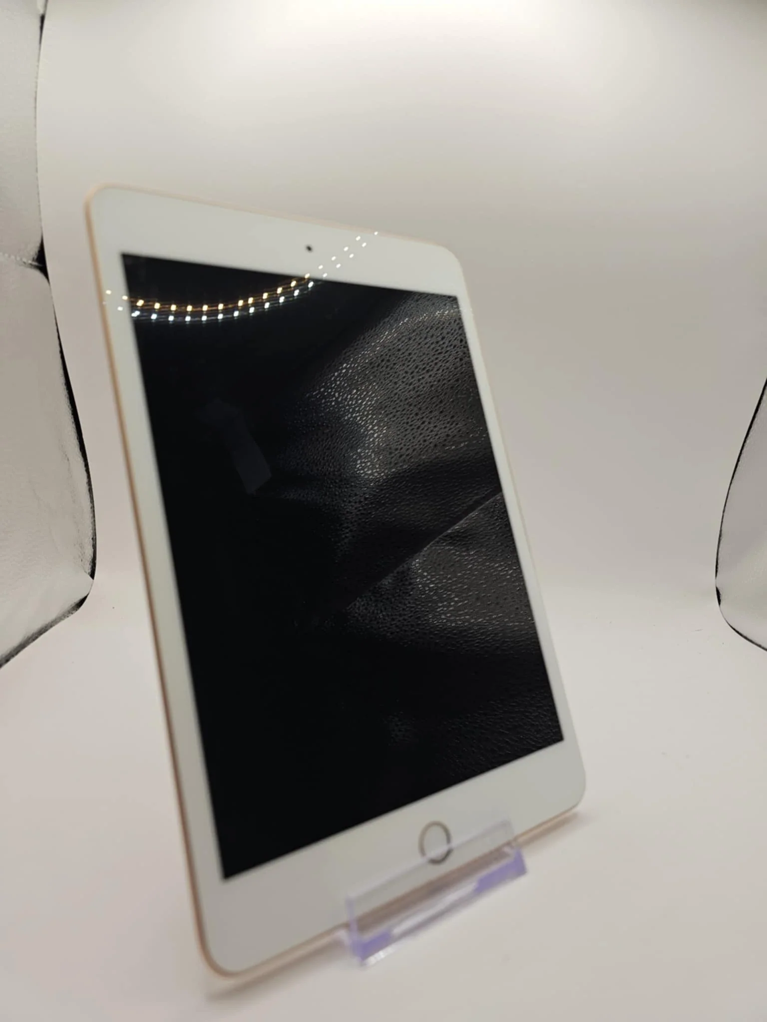 * Apple iPad Mini 5th Gen (A2133) 7.9" 64GB - Gold, WiFi B