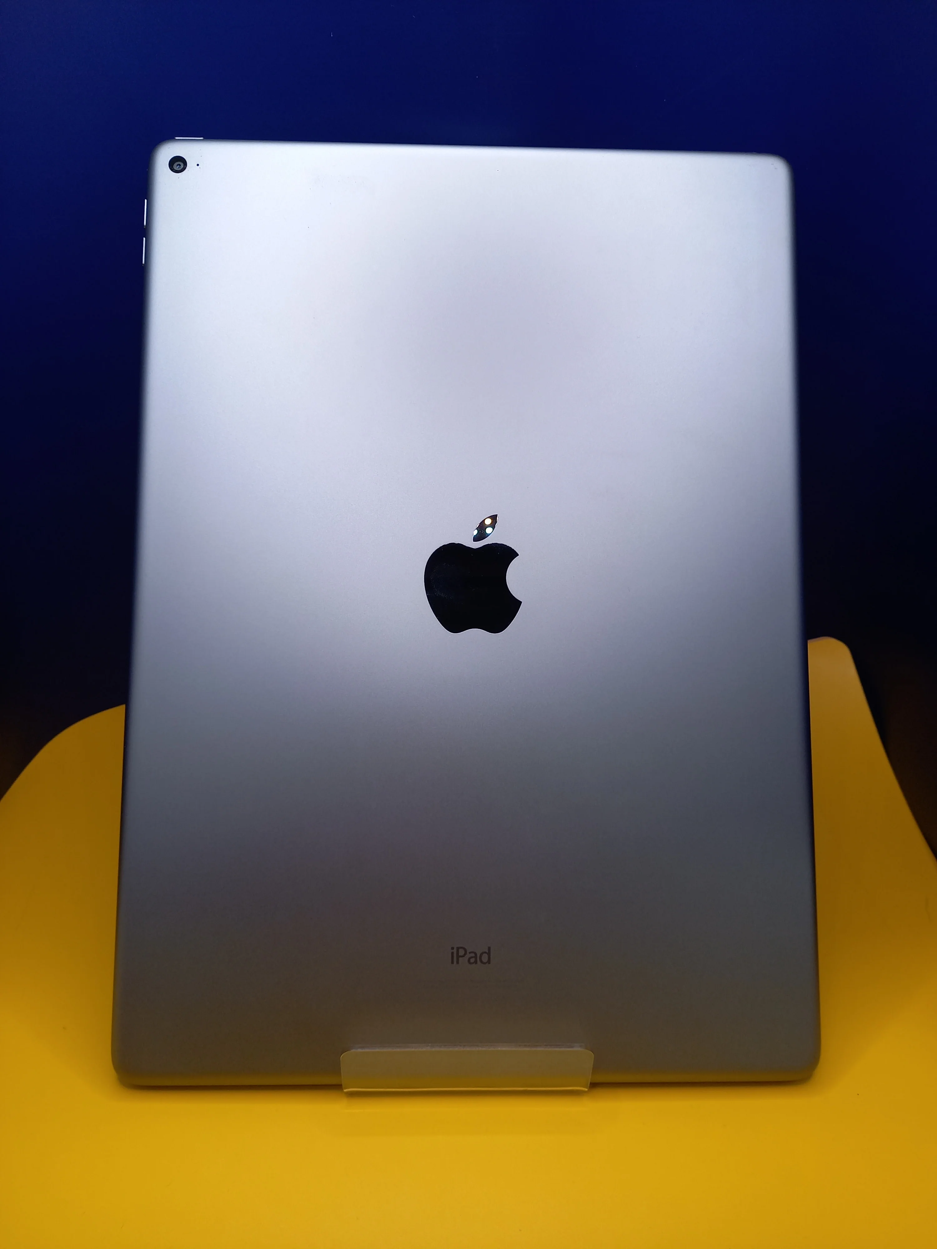 Apple iPad Pro 12.9" Wi-Fi 1st Gen 32GB - Image 3